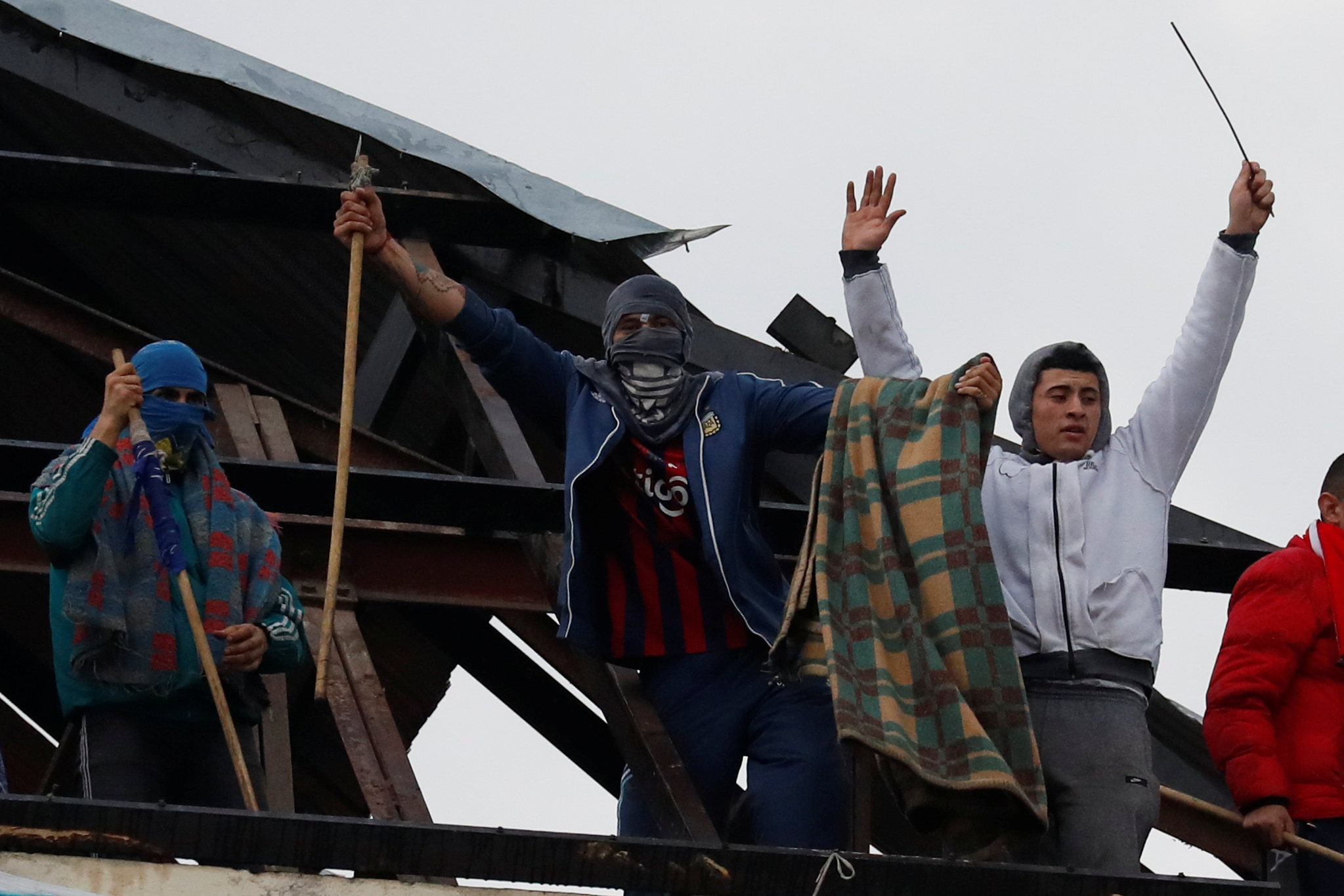 Viernes pasado: detenidos en los techos (REUTERS/Agustin Marcarian)