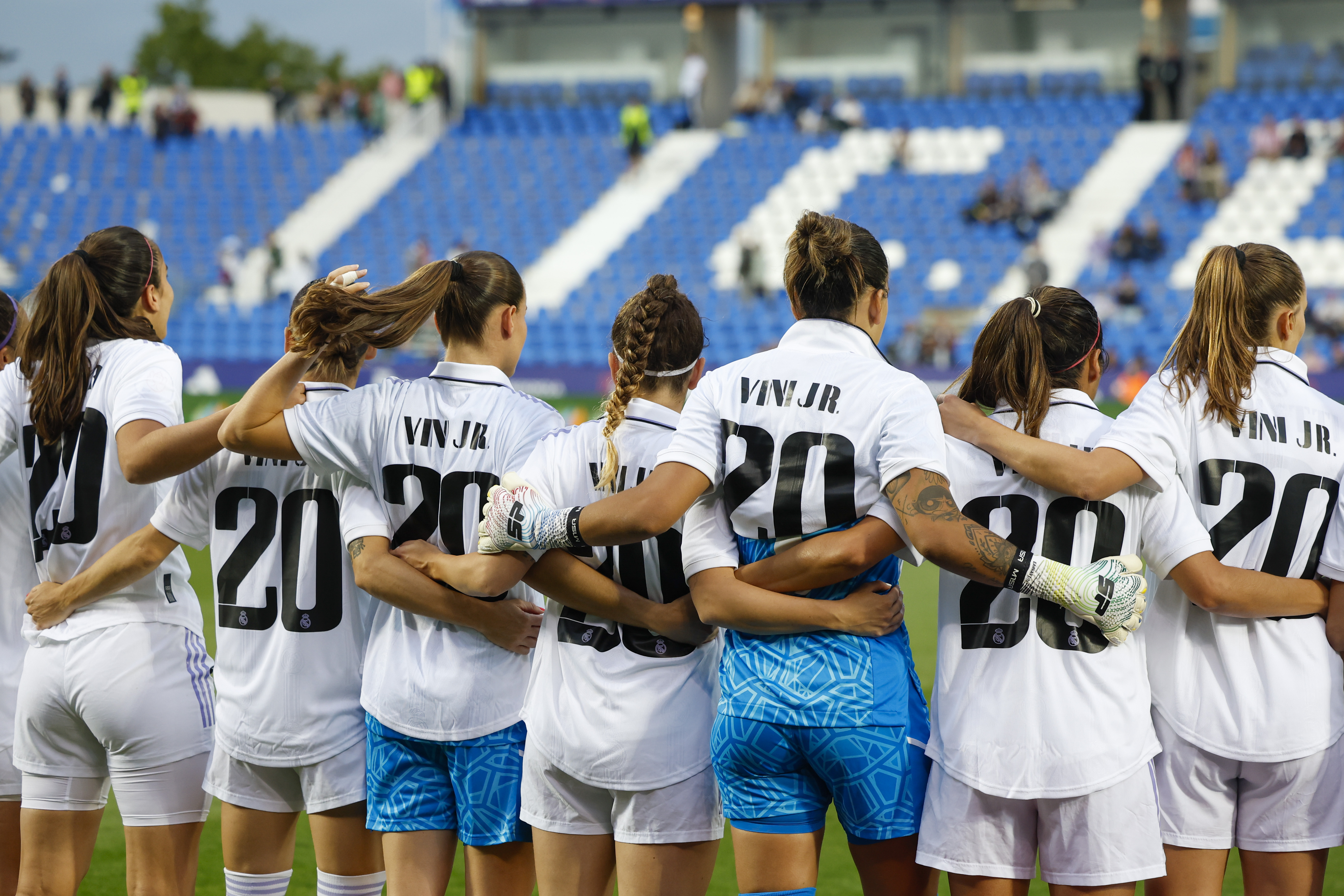 El homenaje a Vinicius de las jugadoras del Real Madrid femenino (EFE/Juanjo Martín) 