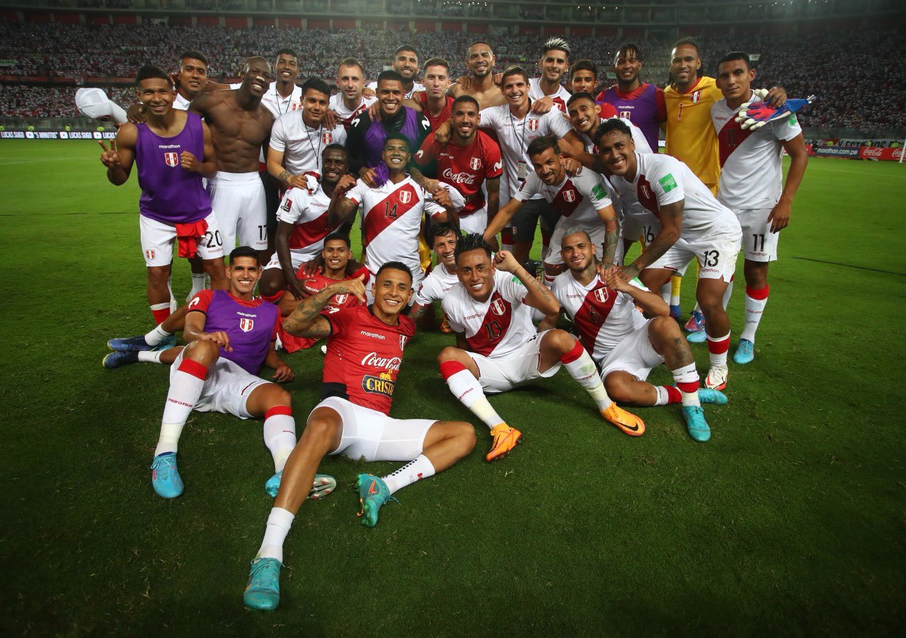 The players of the Peruvian selection from the victory before Paraguay, which is located in the backyard.  |  Photo: FPF