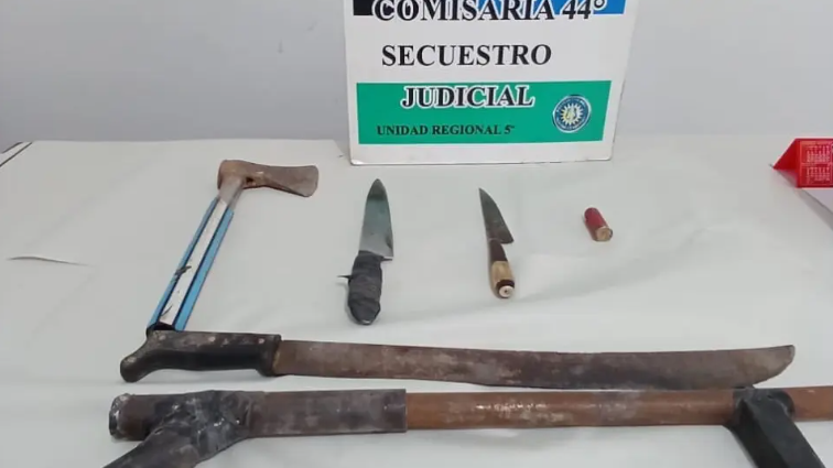 Una disputa en un basural de R&iacute;o Negro termin&oacute; con el secuestro de armas tumberas, cuchillos y un hacha