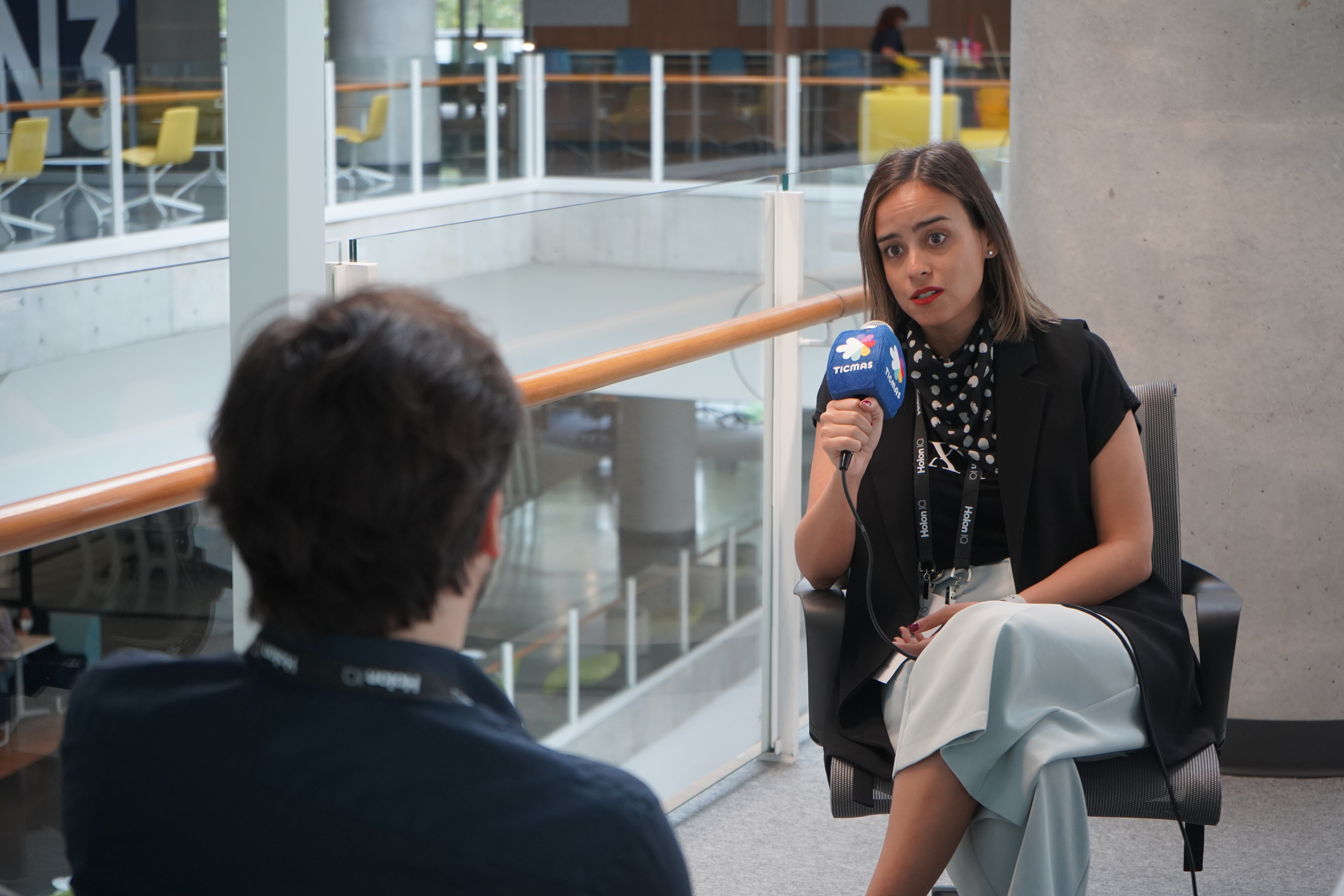 Araceli Campos, de U Camp en el espacio de diálogos que Ticmas montó durante la cumbre de HolonIQ 2022