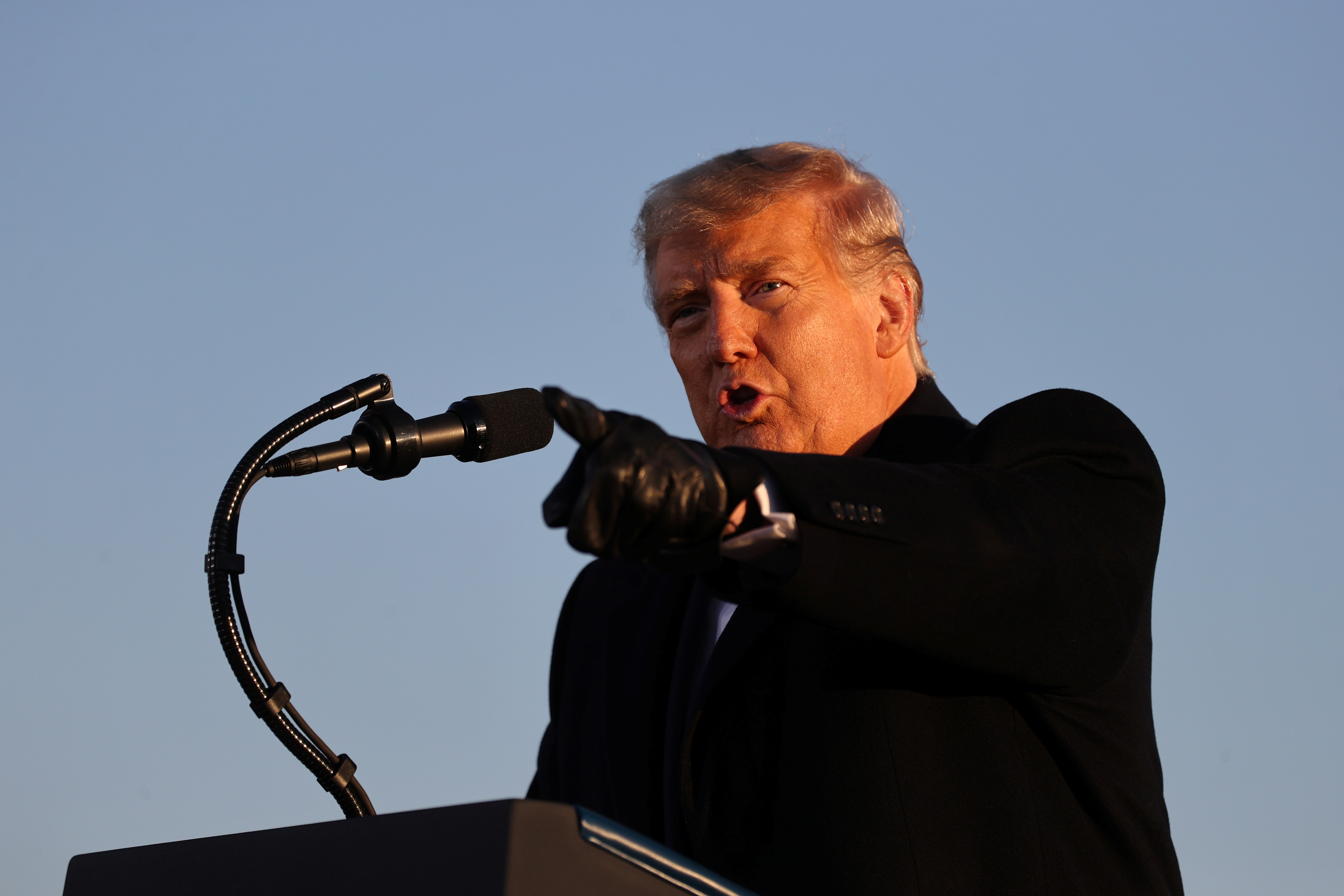 El presidente de Estados Unidos, Donald Trump, habla durante un evento de campaña en West Salem, Wisconsin. REUTERS/Jonathan Ernst