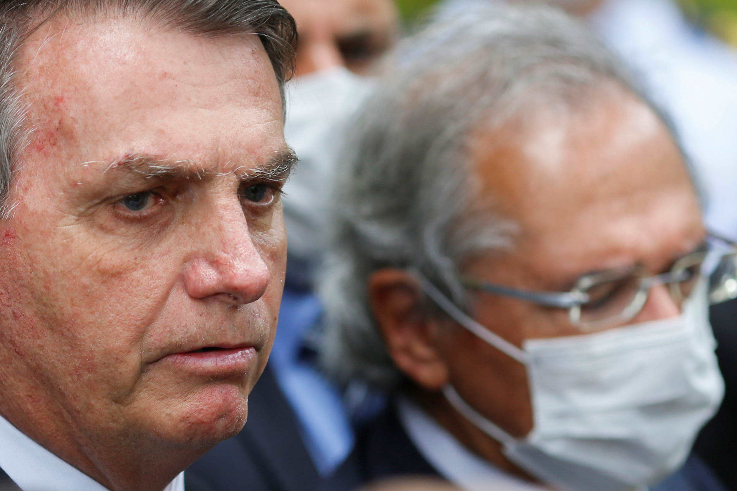 El presidente de Brasil Jair Bolsonaro junto al ministro de economía 