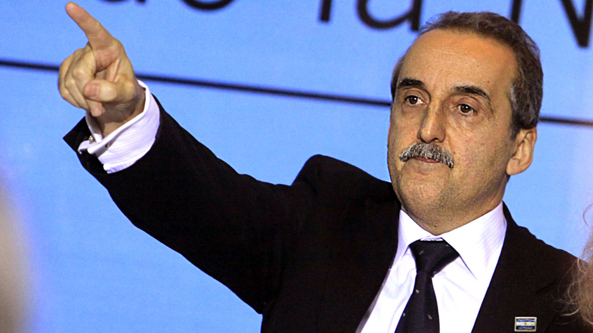 Las primeras imágenes de Jamaica a horas del impacto del huracán Melissa: crecen las olas y hay alerta máxima