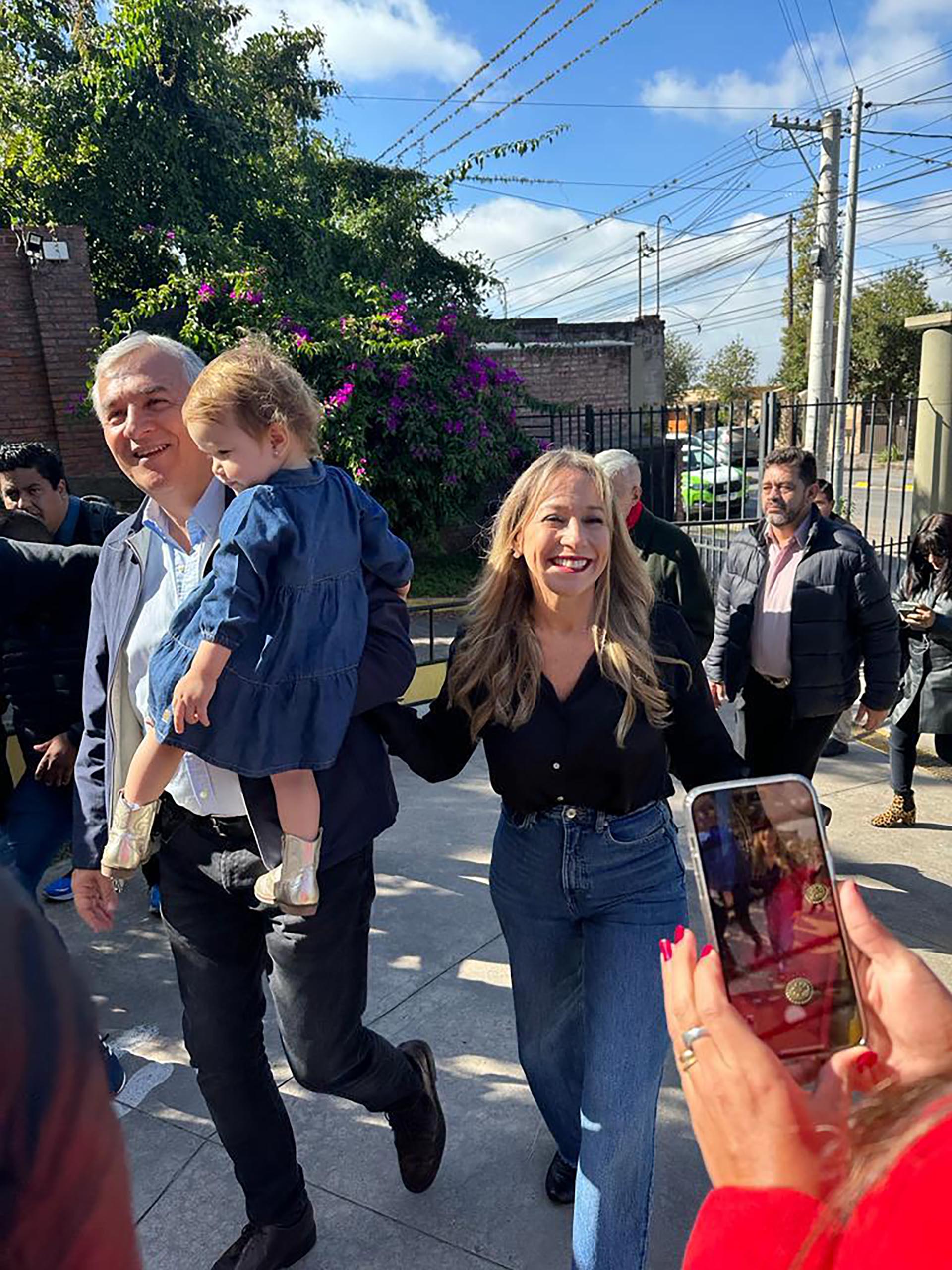 El gobernador de Jujuy, Gerardo Morales, fue a votar junto a su familia