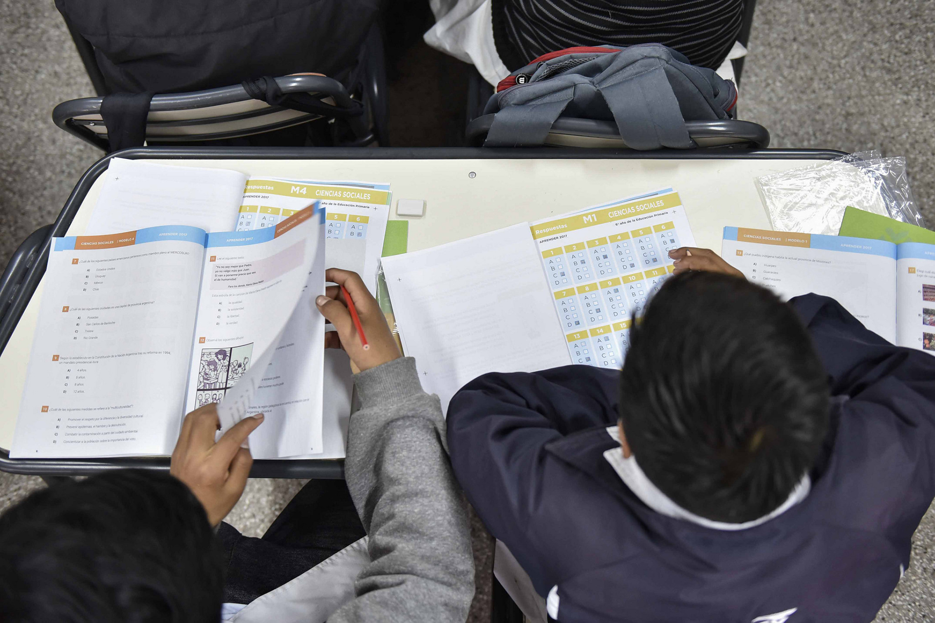 Alumnos de sexto grado rindiendo las pruebas Aprender (Ministerio de Educacion Argentina)