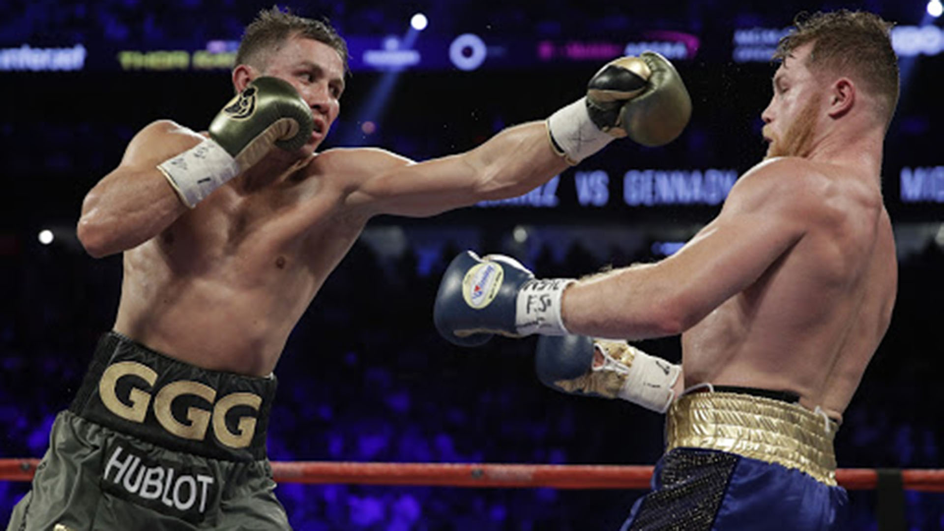 Canelo Álvarez won the second fight by split decision after the tie in the first fight (PHOTO: AP/John Locher)