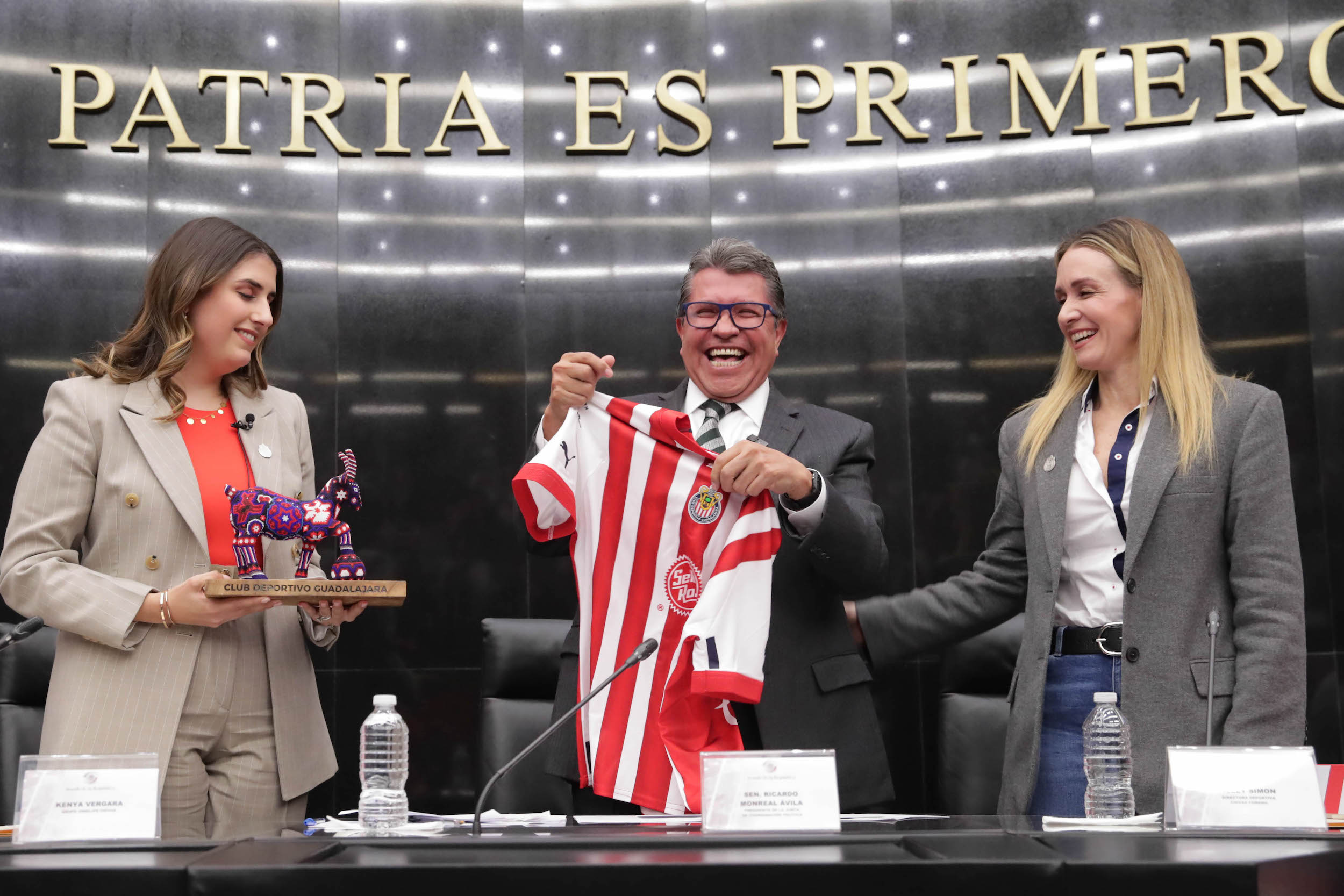 El Senado reconoció a Chivas Femenil por su trayectoria en el futbol -  Infobae