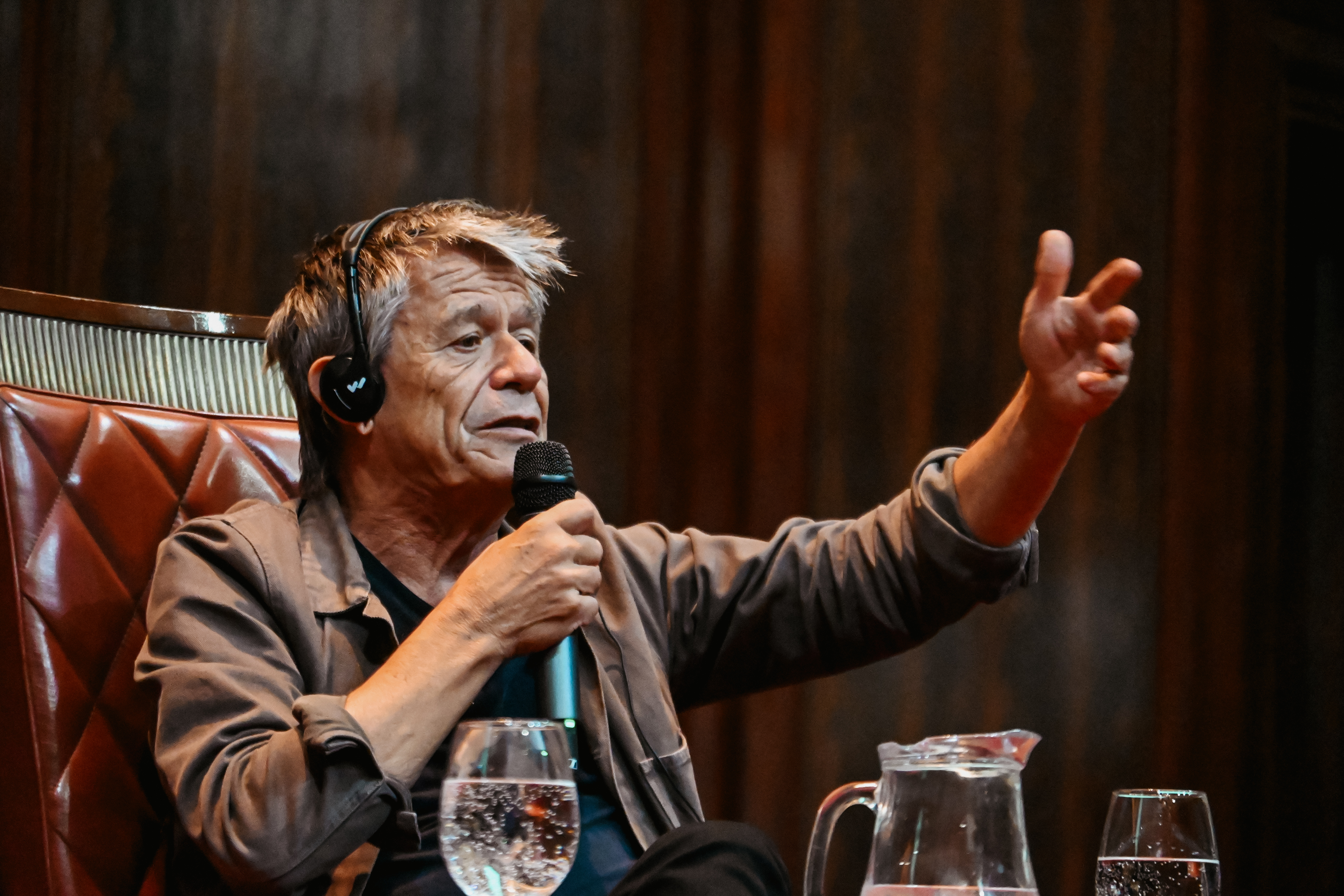 "Ser viejo me conviene": Emmanuel Carrère deslumbrÃ³ en FILBA con 10 definiciones sobre el oficio de escribir, el miedo y la vida