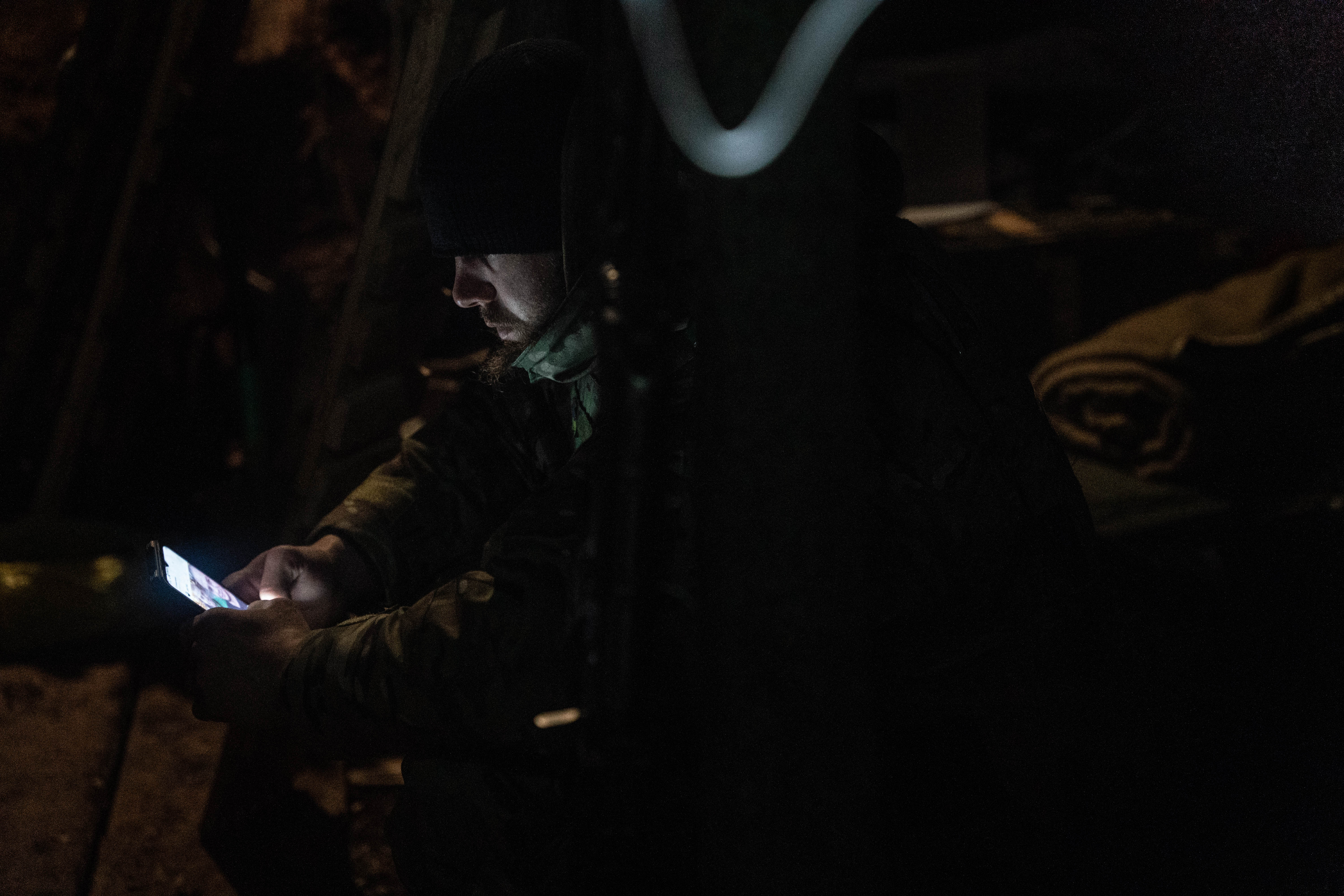 Con satélites especiales, la brigada 80 cuenta con conexión a internet permitiéndoles así el contacto permanente con las otras brigadas y familiares