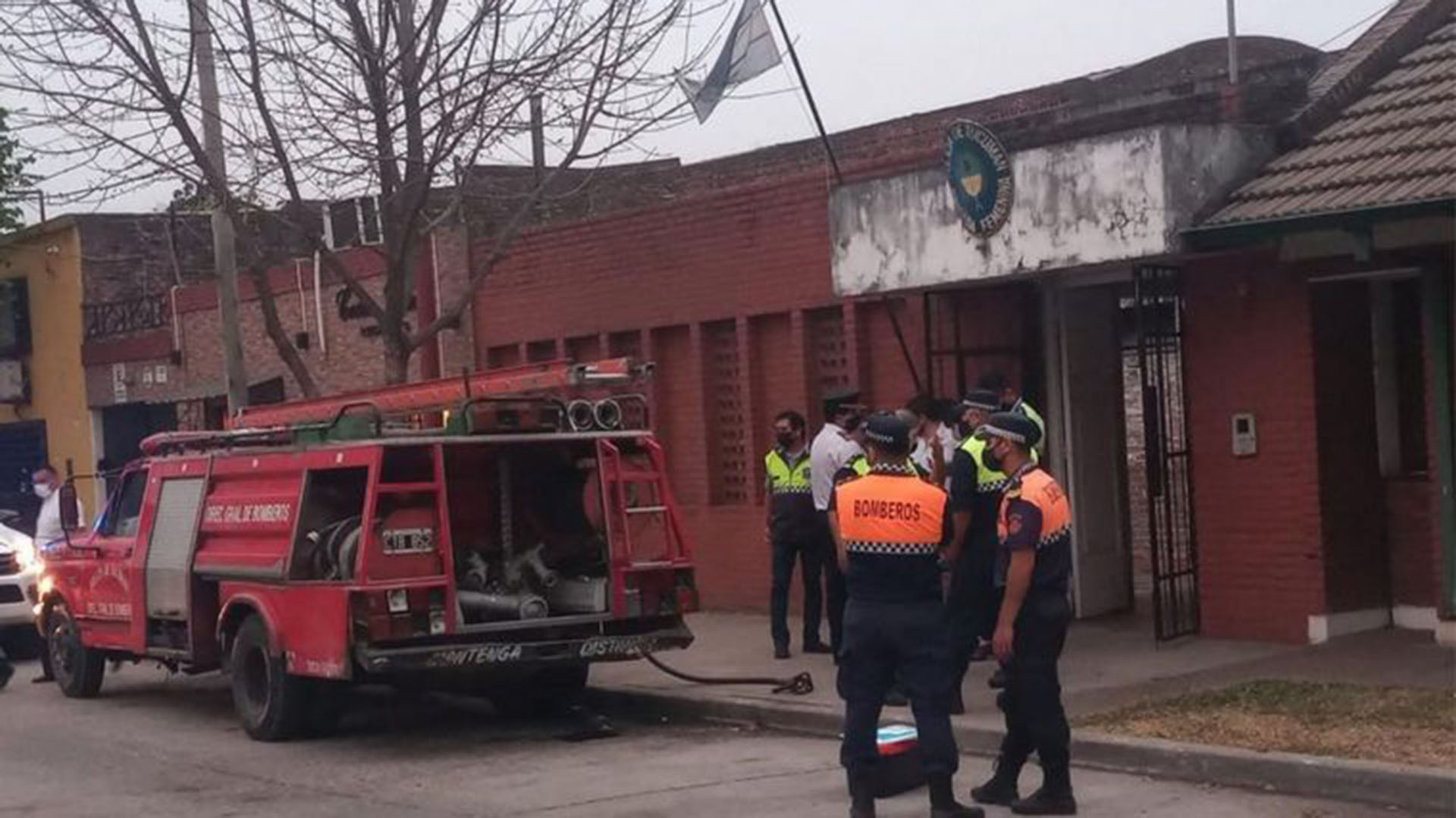 El cuartel de bomberos de Concepción se encuentra a menos de dos cuadras de distancia de la Brigada Femenina, donde ocurrió el incendio.