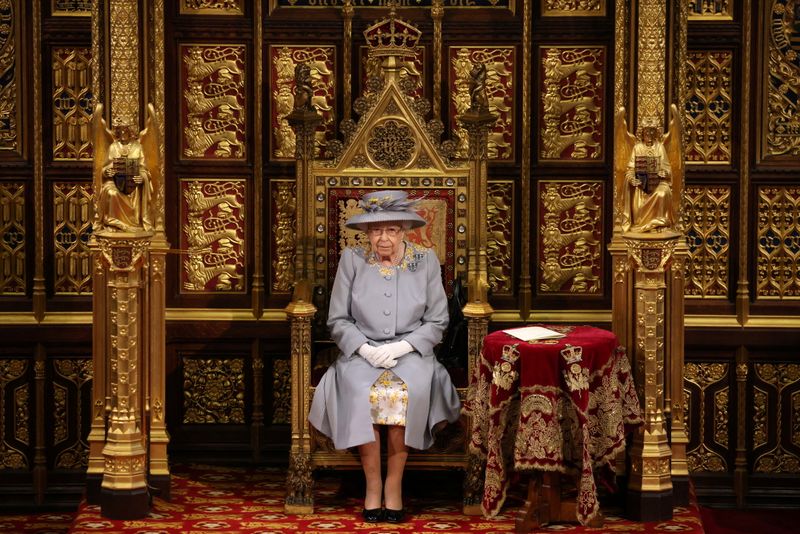 La reina Isabel II en el Parlamento, en el Palacio de Westminster, Londres, Inglaterra, 11 mayo 2021. (Chris Jackson/Pool vía REUTERS)
