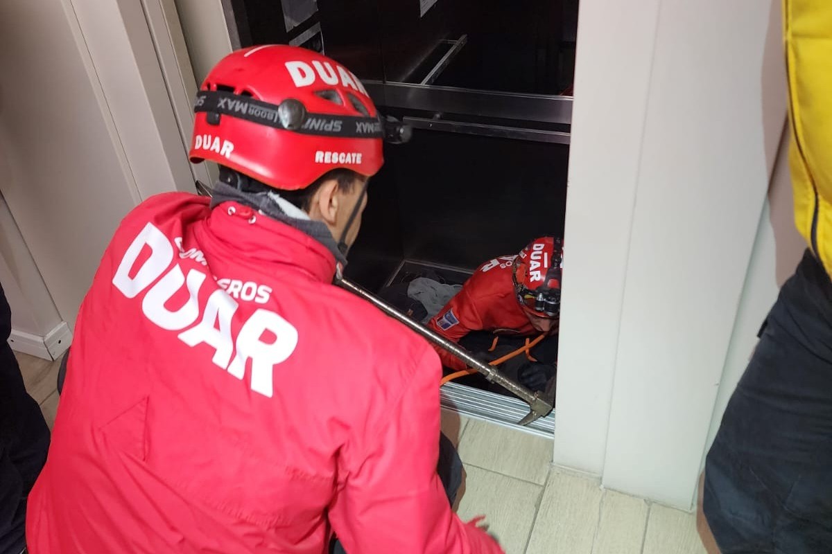 Tragedia en C&oacute;rdoba: un guardia de seguridad muri&oacute; tras quedar atrapado en el ascensor de un edificio