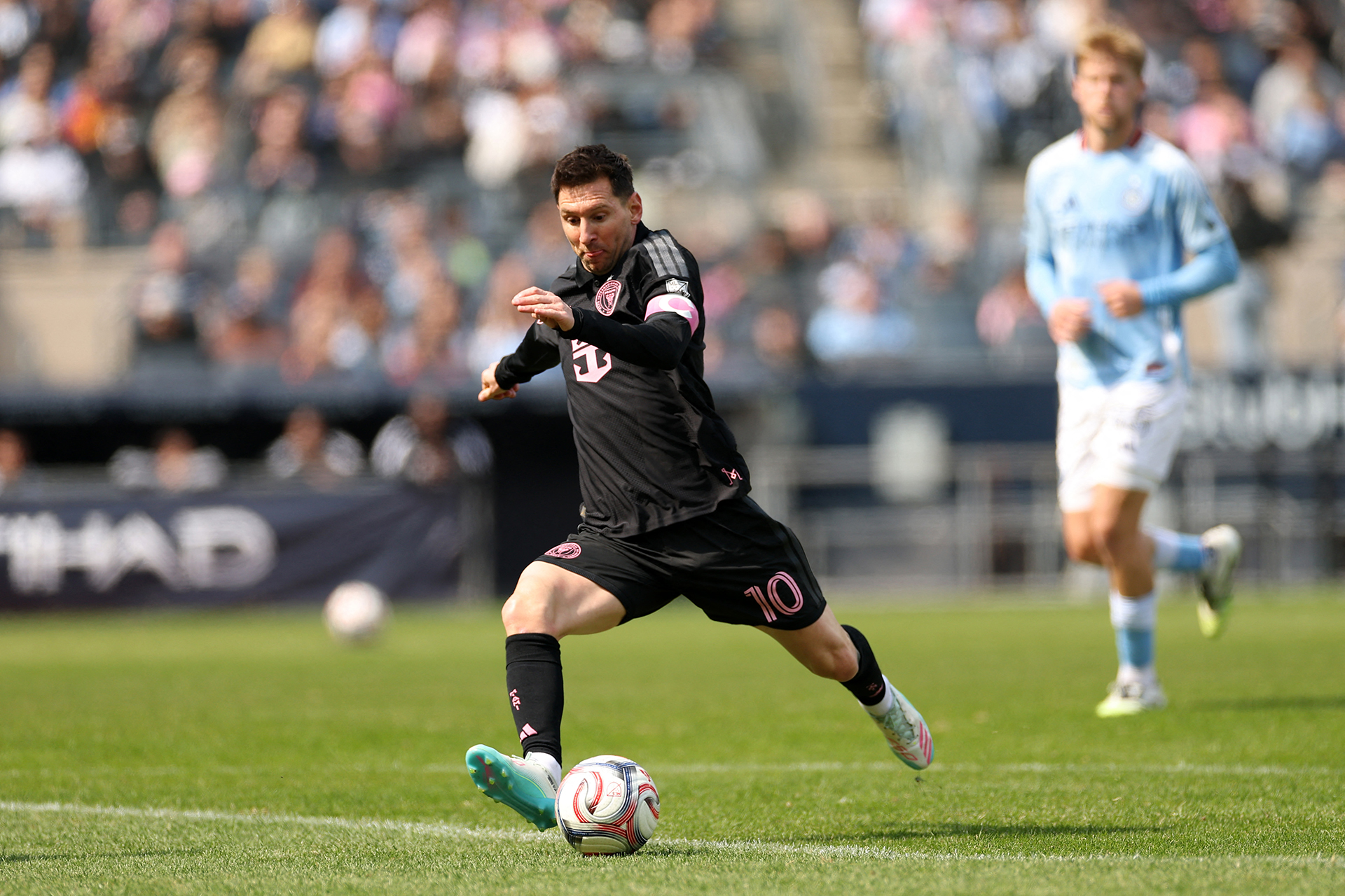 La obra de Frank Frazetta, el más grande dibujante de cómics, continúa marcando el ritmo del arte fantástico 