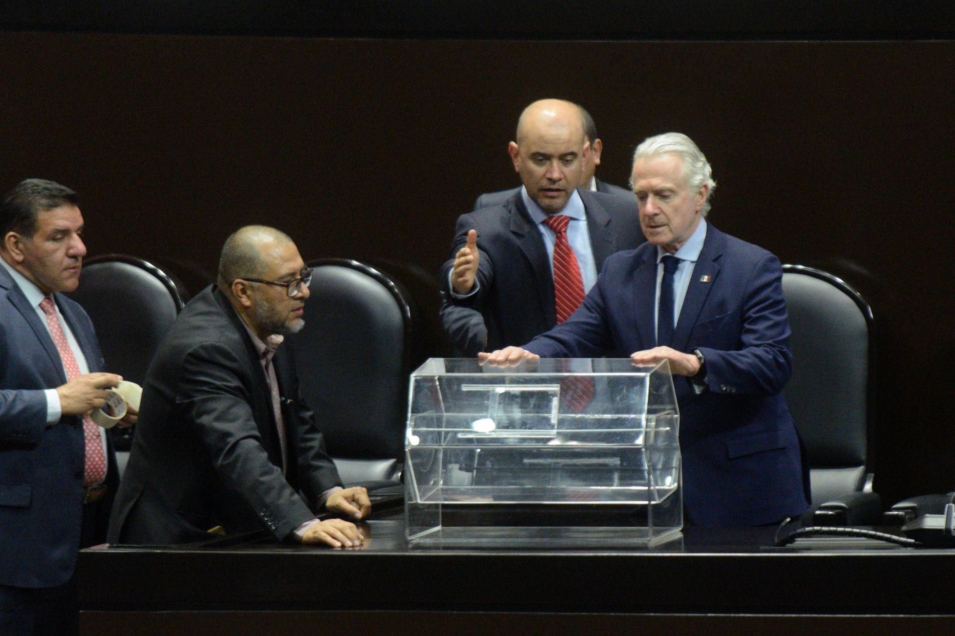 La Cámara de Diputados llevó a cabo la designación de los consejeros del Instituto Nacional Electoral (INE) mediante insaculación. 
FOTO: MARIO JASSO/CUARTOSCURO.COM