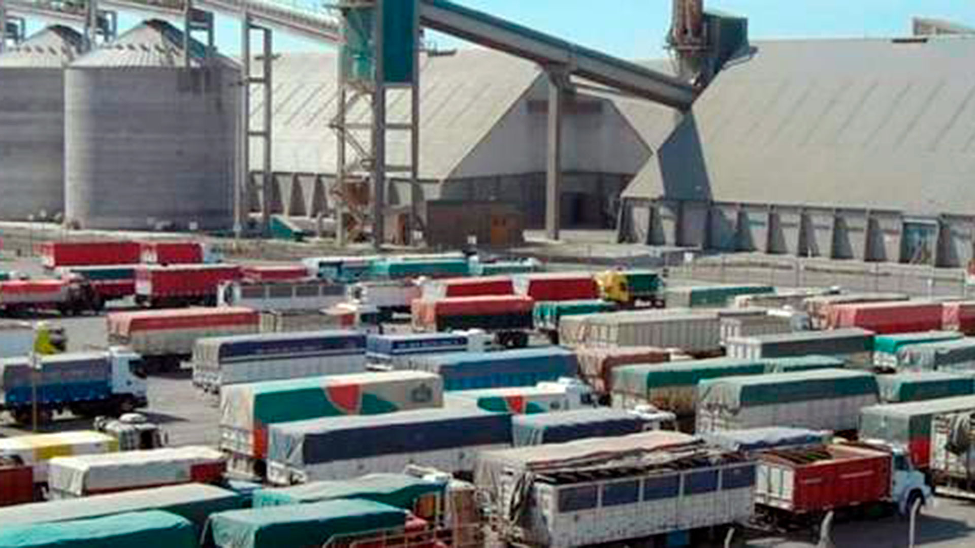 El ingreso de camiones a los puertos exportadores