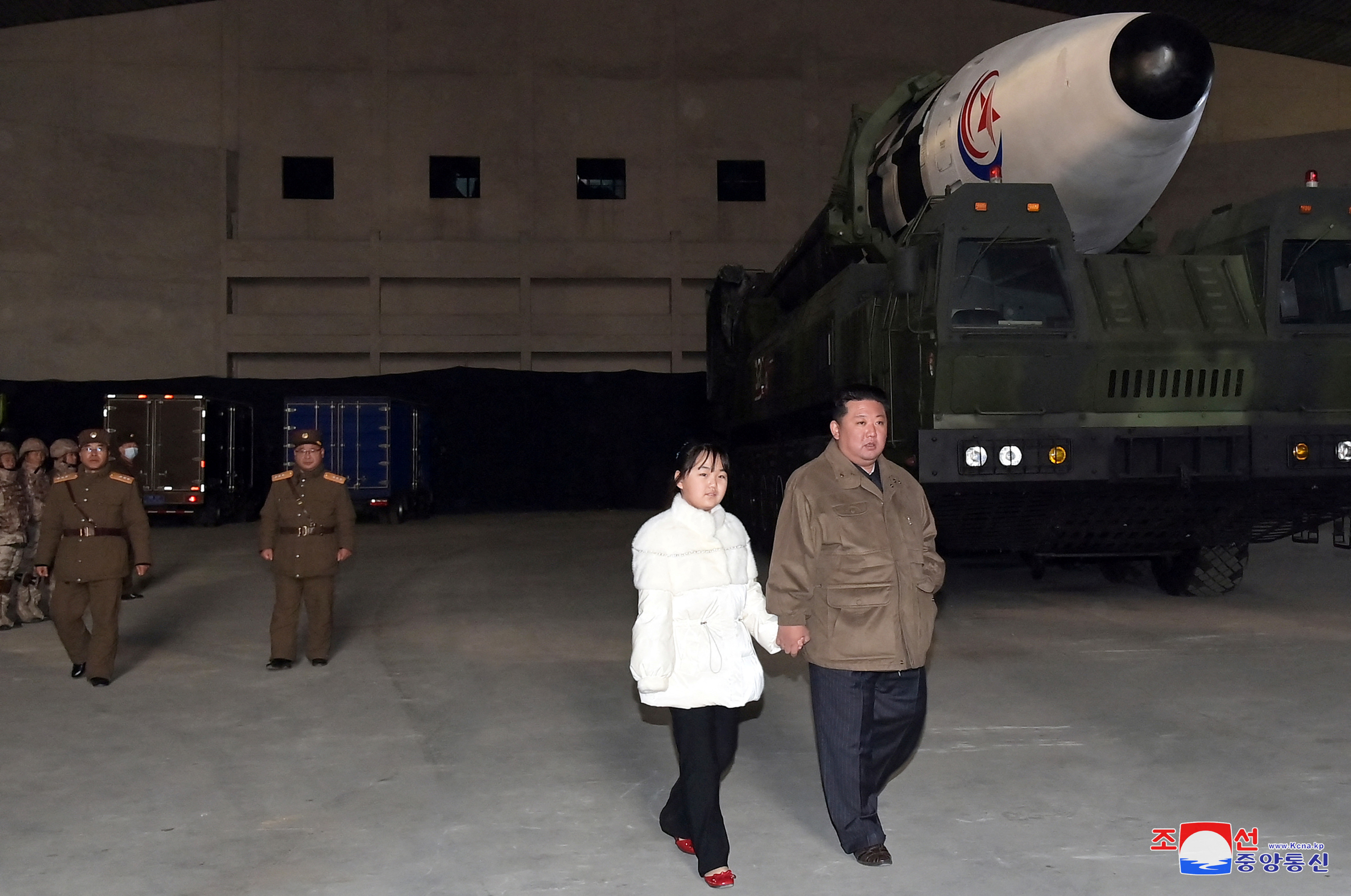 Kim Jong-un mostró a su hija por primera vez en público (REUTERS)