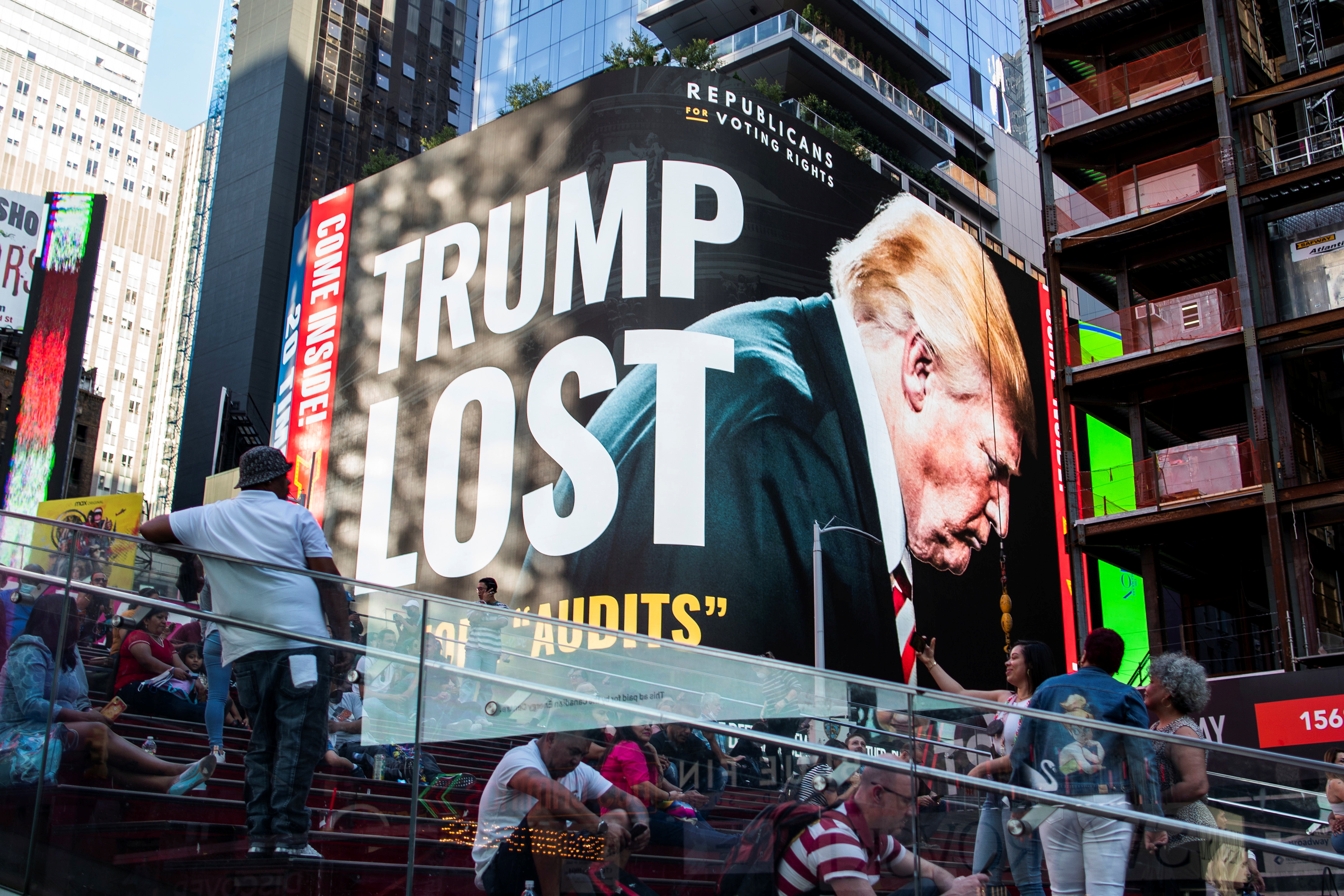 Después de su derrota en los comicios presidenciales Trump busca permanecer como el dirigente republicano más influyente del país (FOTO: REUTERS)