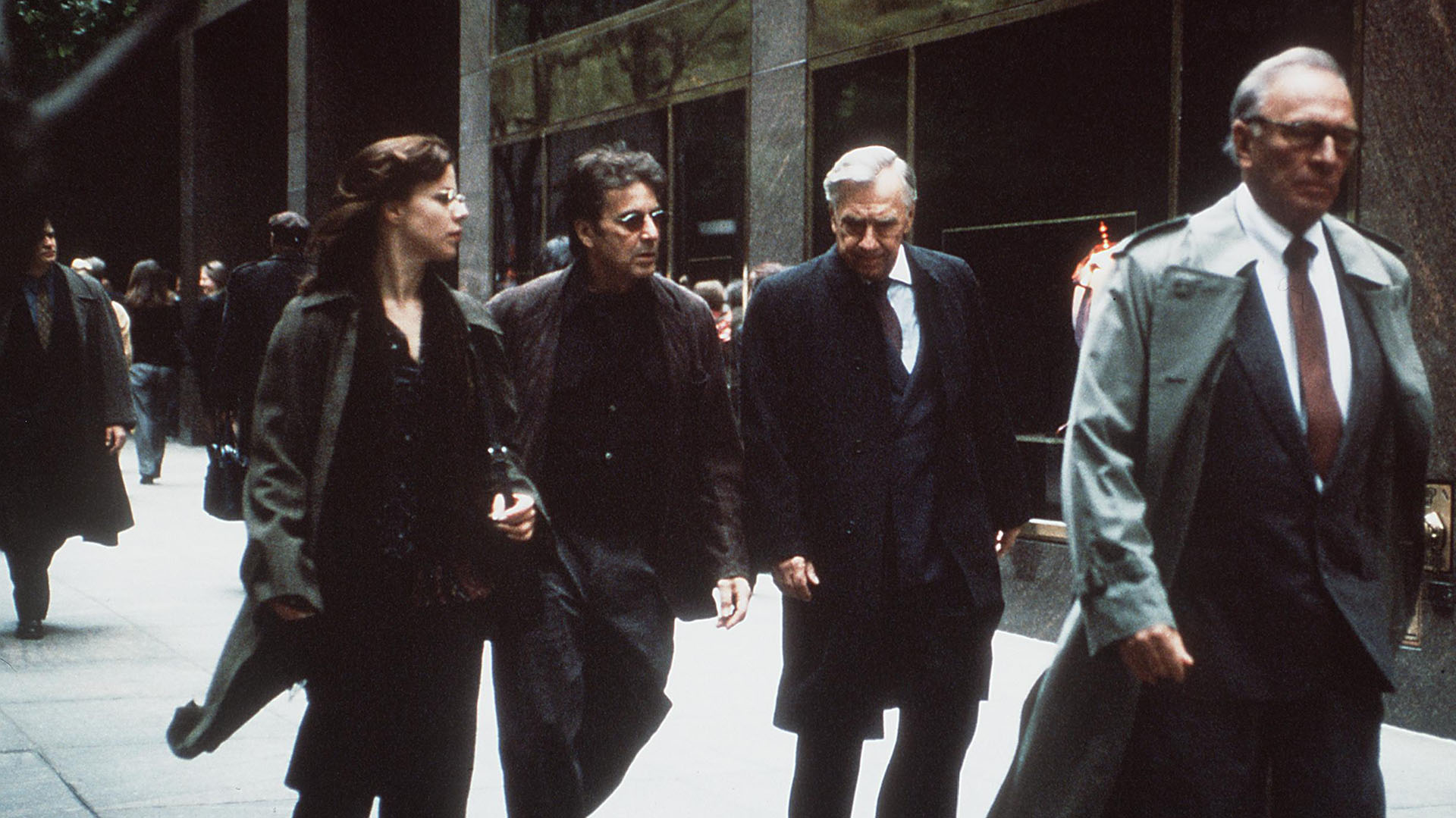 Debi Mozar, Al Pacino, Philip Baker, y Christopher Plummere en "The Insider"