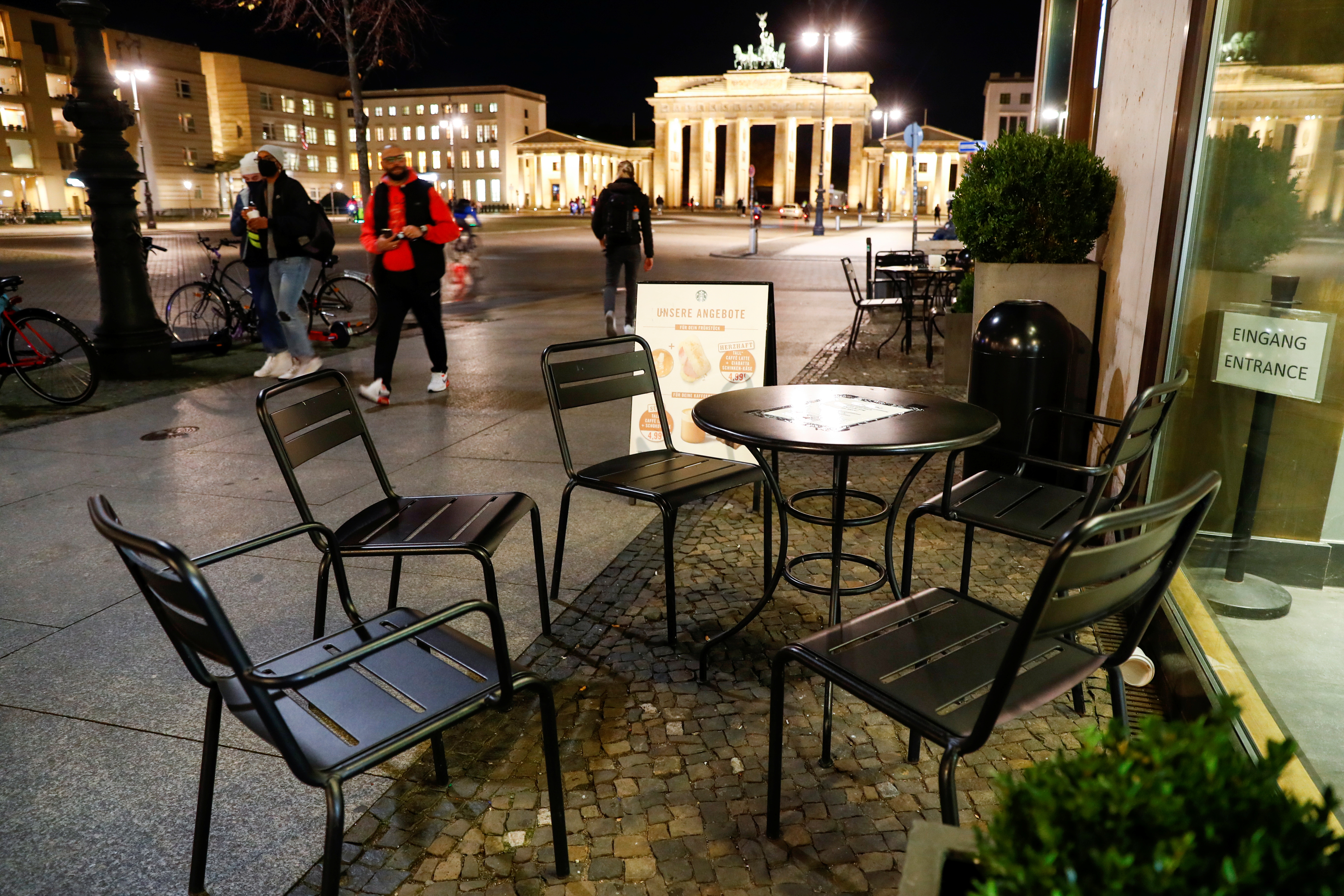 Desde el próximo 2 de noviembre cerrarán bares y restaurantes en Alemania (REUTERS/Fabrizio Bensch)