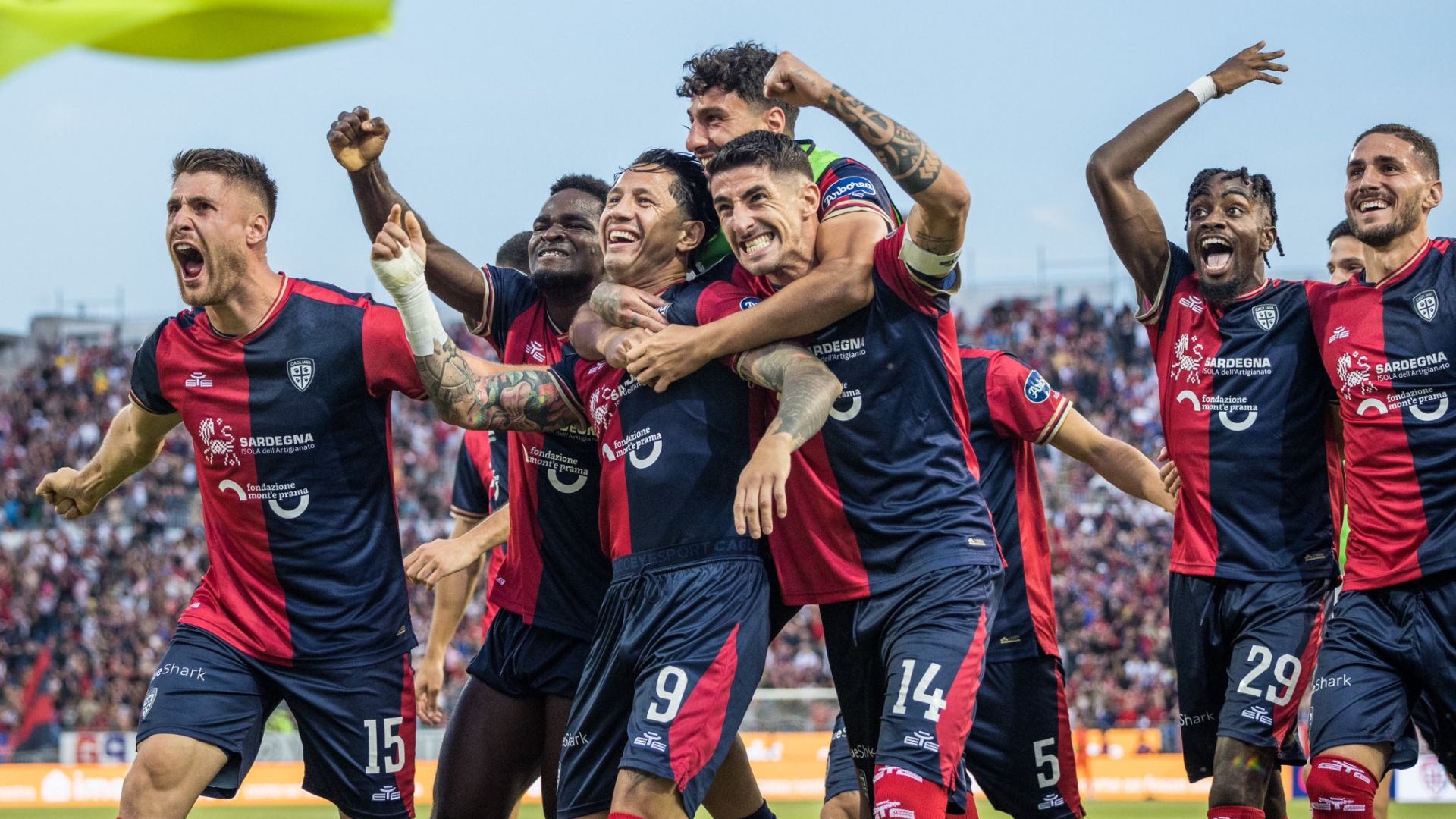 Sirva El Agua De Colada Durante Discusiones Serias En Una Reunión De  Negocios Imagen de archivo - Imagen de motivado, cuatro: 76283345, image size:1920x1080