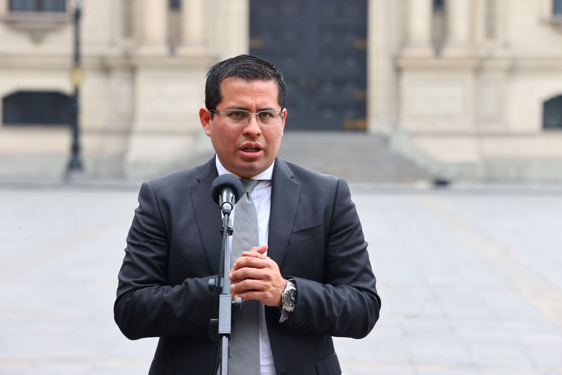 Benji Espinoza: “Las razones de mi renuncia solo la saben el presidente, la primera dama y yo”