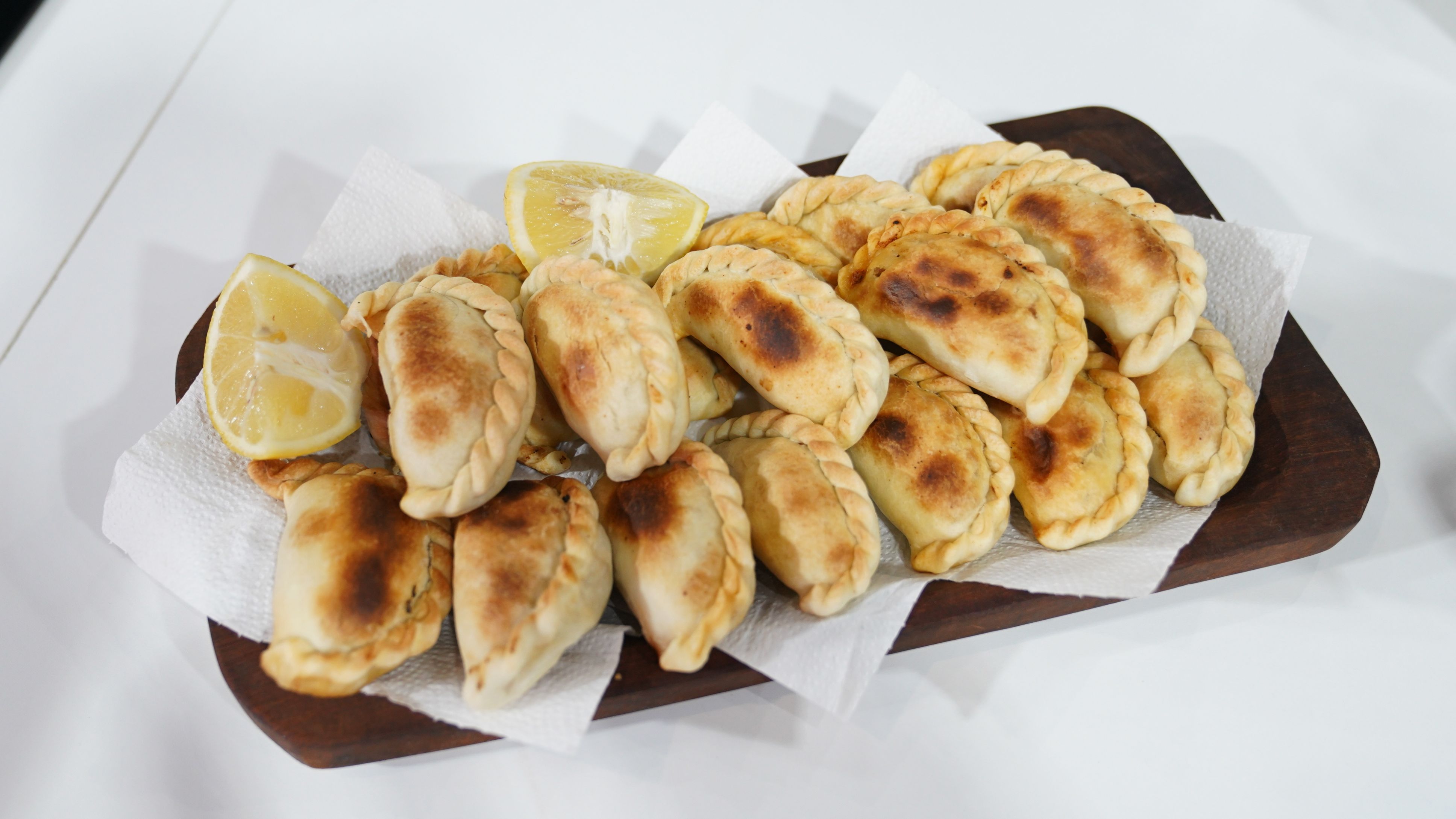 Matambre, cumin, chopped egg, 13 repulgues and cooking in a clay oven are the five characteristics that cannot be missing in a typical Tucuman empanada (Wachs Agency)