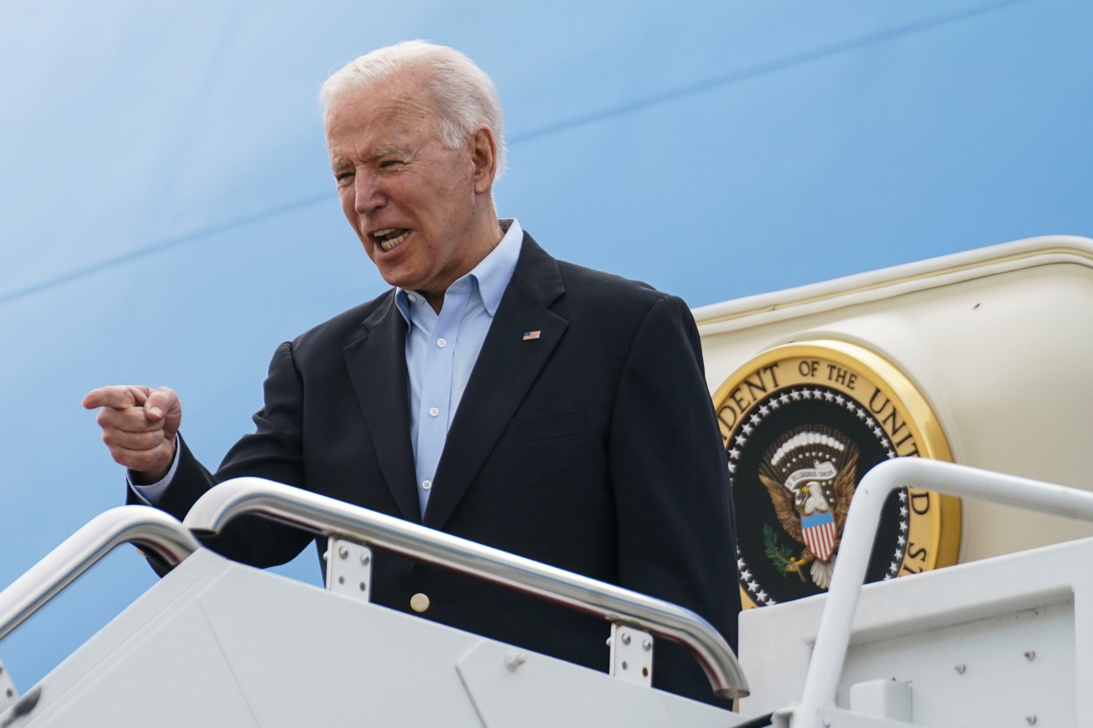 Joe Biden aborda el Air Force One (Reuters)
