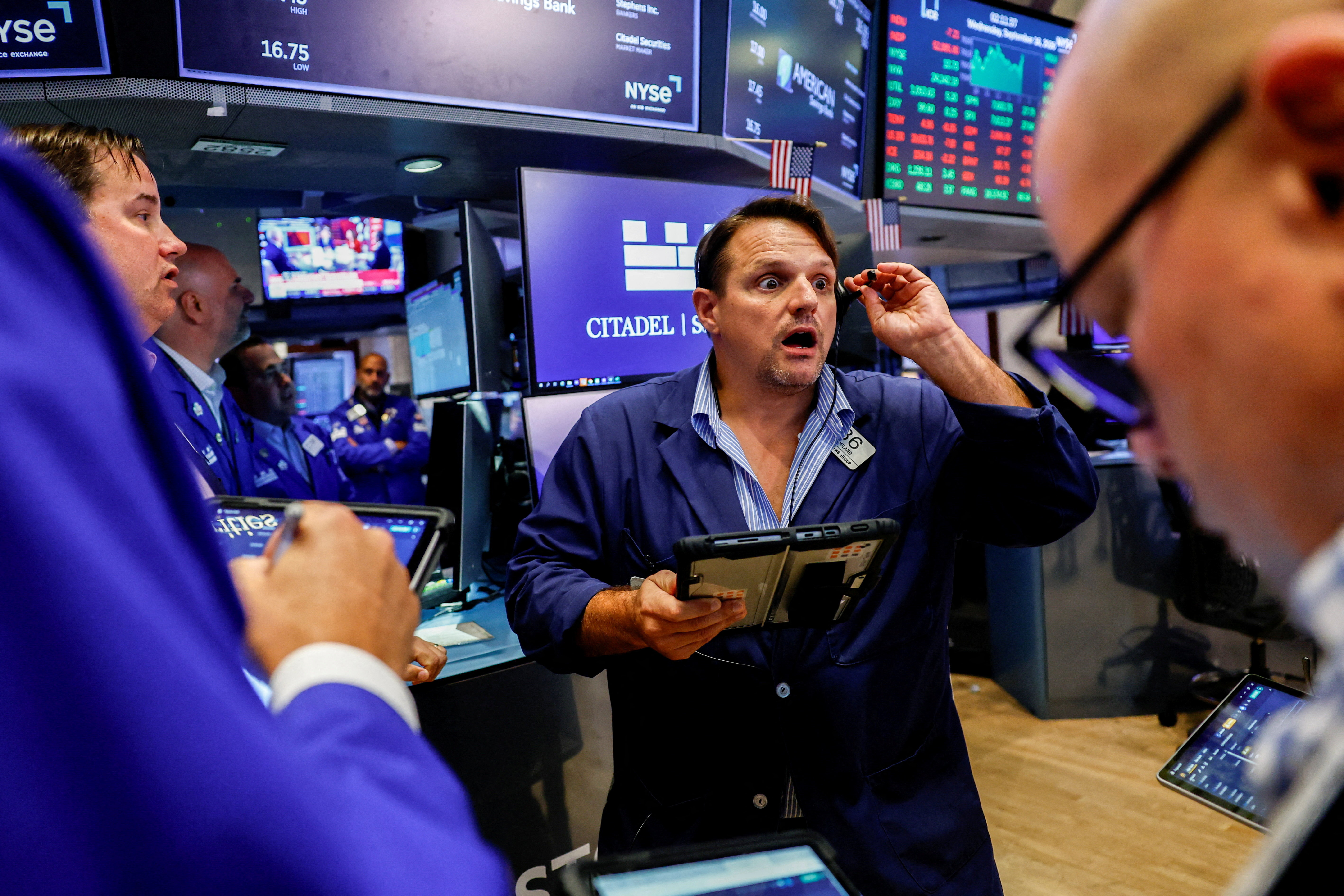 Mercados: cayeron las acciones y los bonos argentinos y volvió a subir el riesgo país