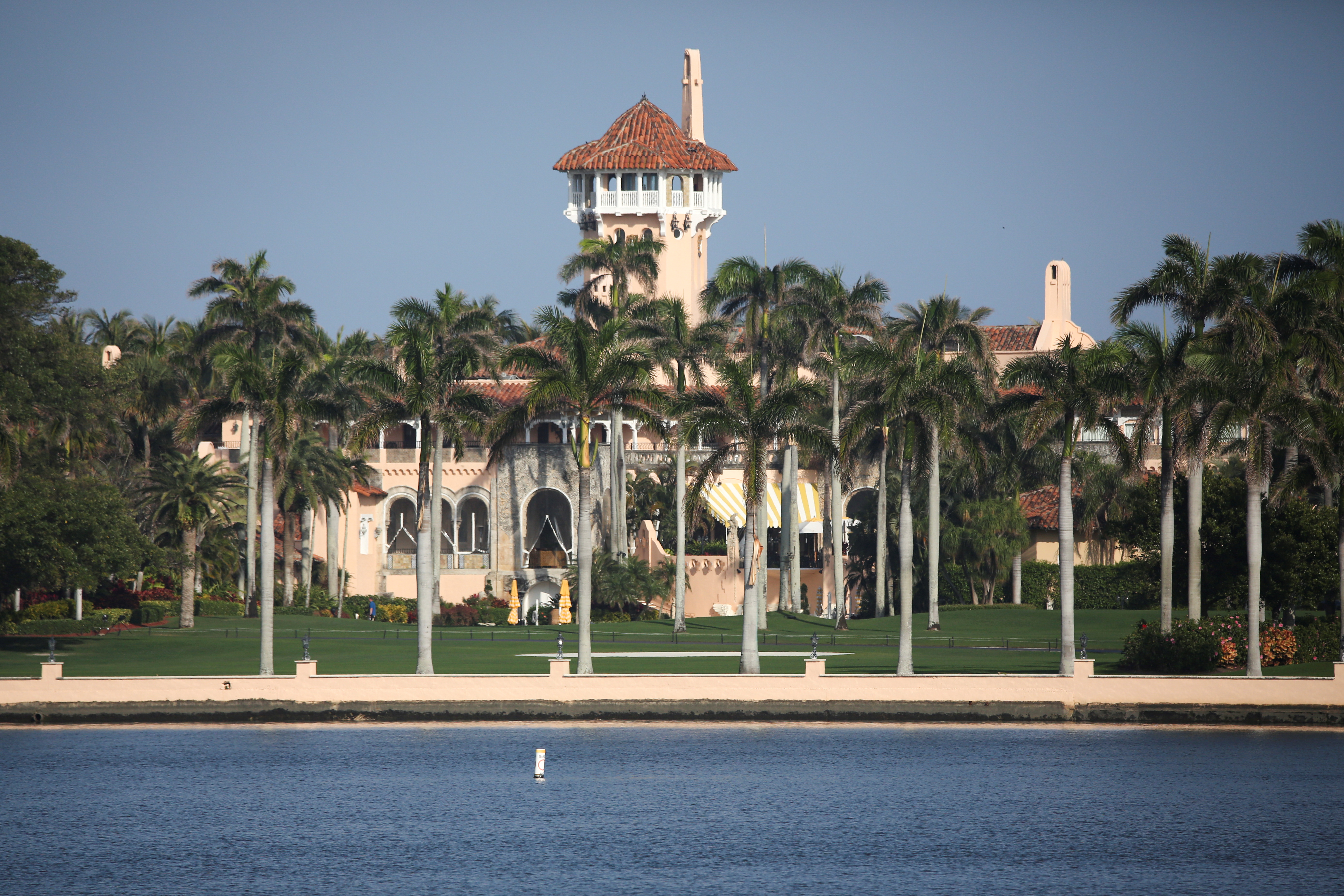 El FBI allana la residencia de Donald Trump en Florida