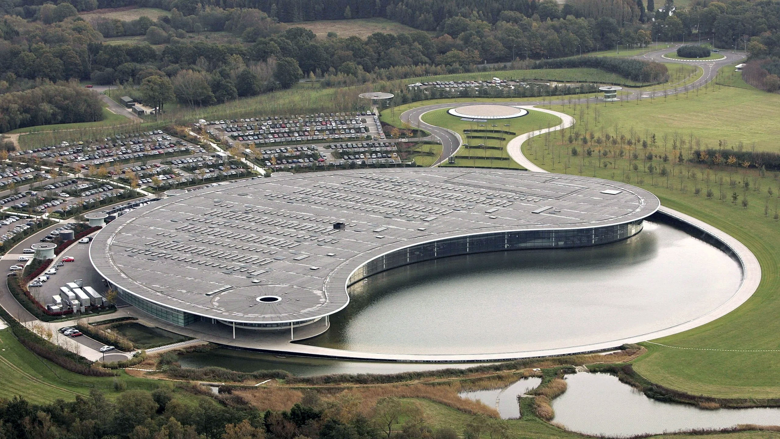 El McLaren Tecnology Center ya no es propiedad de la marca. Lo vendieron en 2021 y ahora lo alquilan para su uso