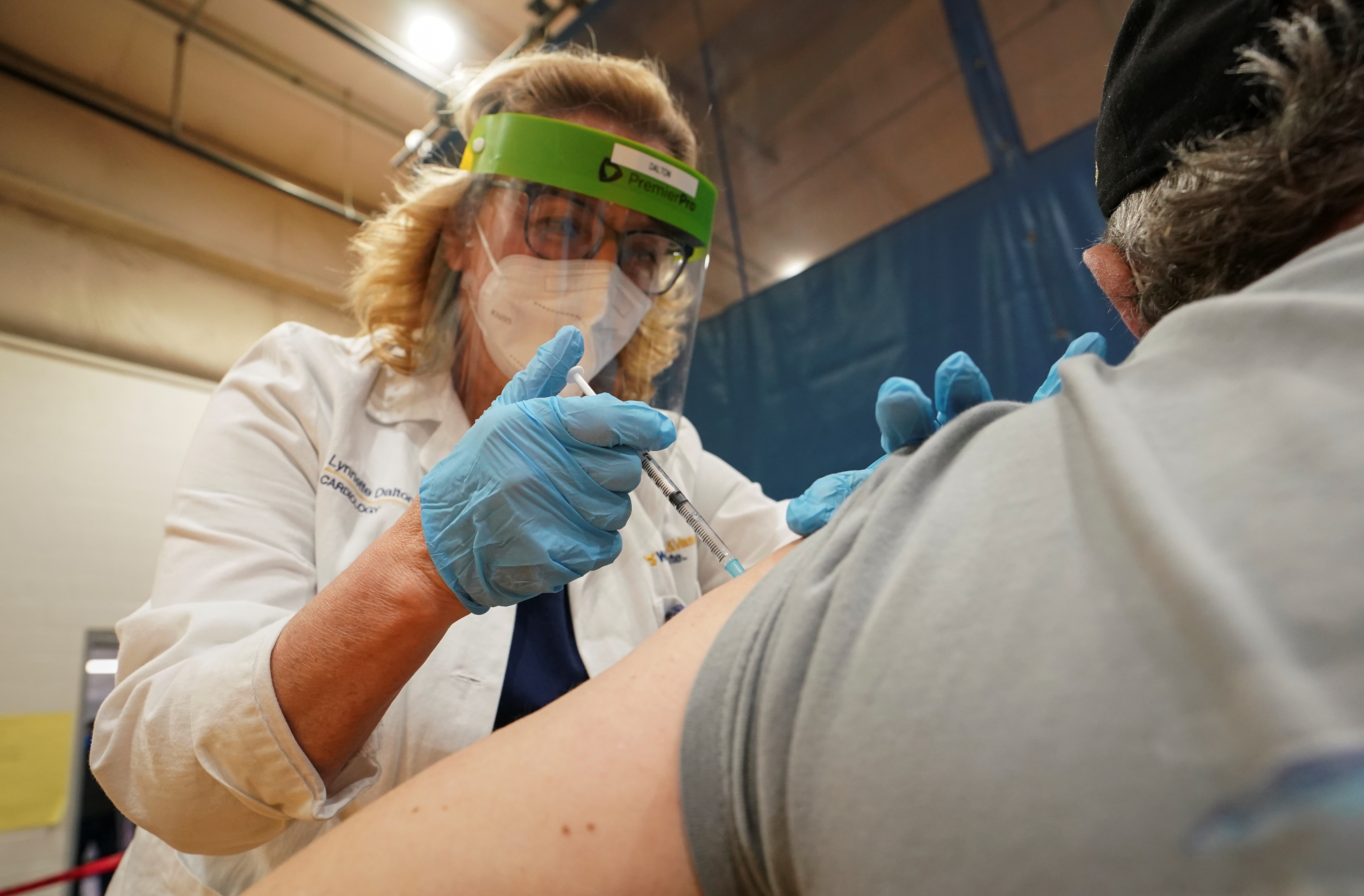En los primeros meses del año, la tasa vacunación de West Virginia alcanzó una de las más altas del mundo, pero luego se ralentizó (Reuters)