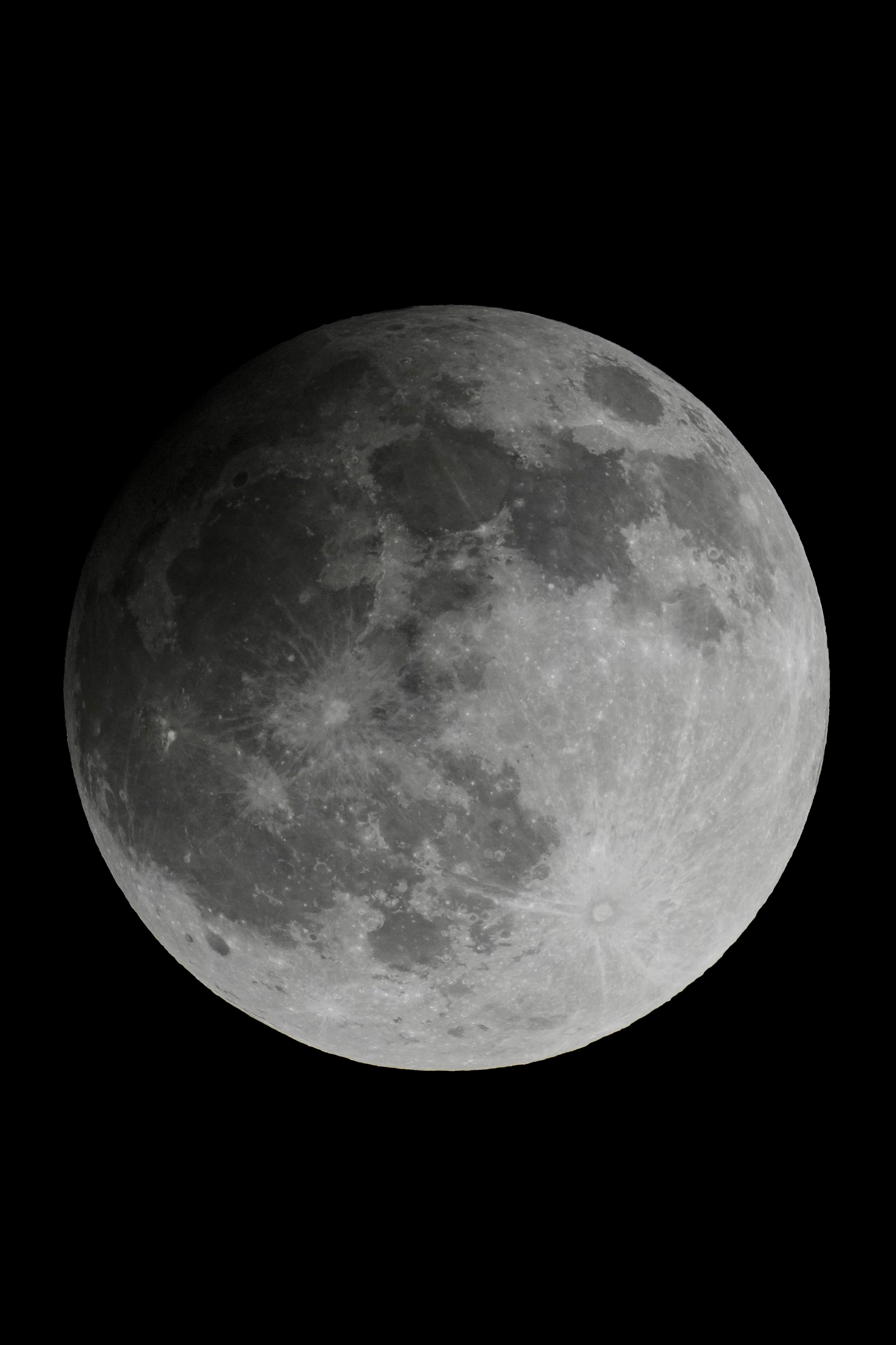 Un eclipse lunar penumbral se registra en IST 22.56 en Calcuta, India, el viernes 5 de mayo de 2023 (AP Photo/Bikas Das)