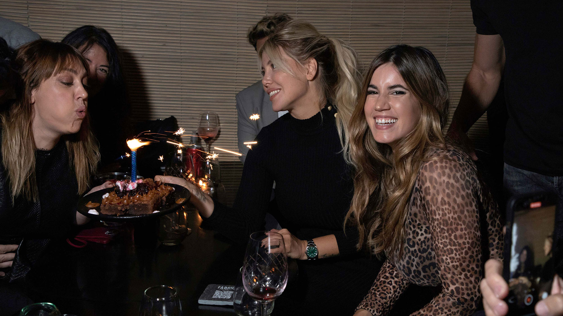 Sol Estevanez sopló las velitas rodeada de amigos, entre ellos, Wanda Nara 