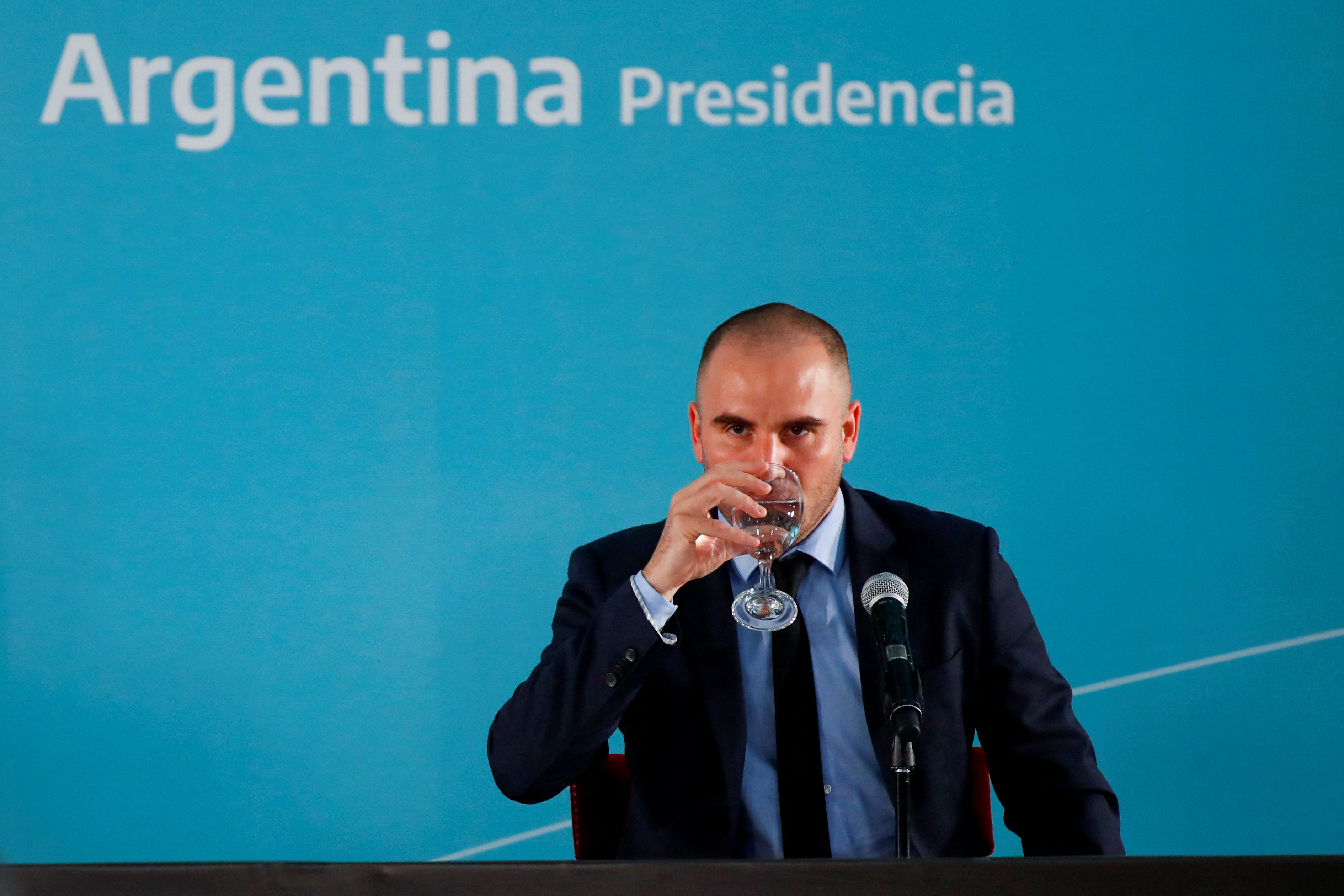 Guzmán oficializó el proyecto para recaudar parte de la renta inesperada de las empresas. REUTERS/Agustin Marcarian