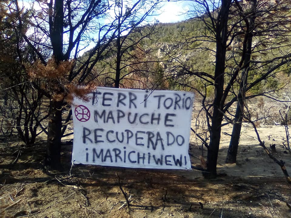 Imagenes de Bariloche de distintos puntos de conflicto con la posesión de tierras y los reclamos de la comunidad mapuche