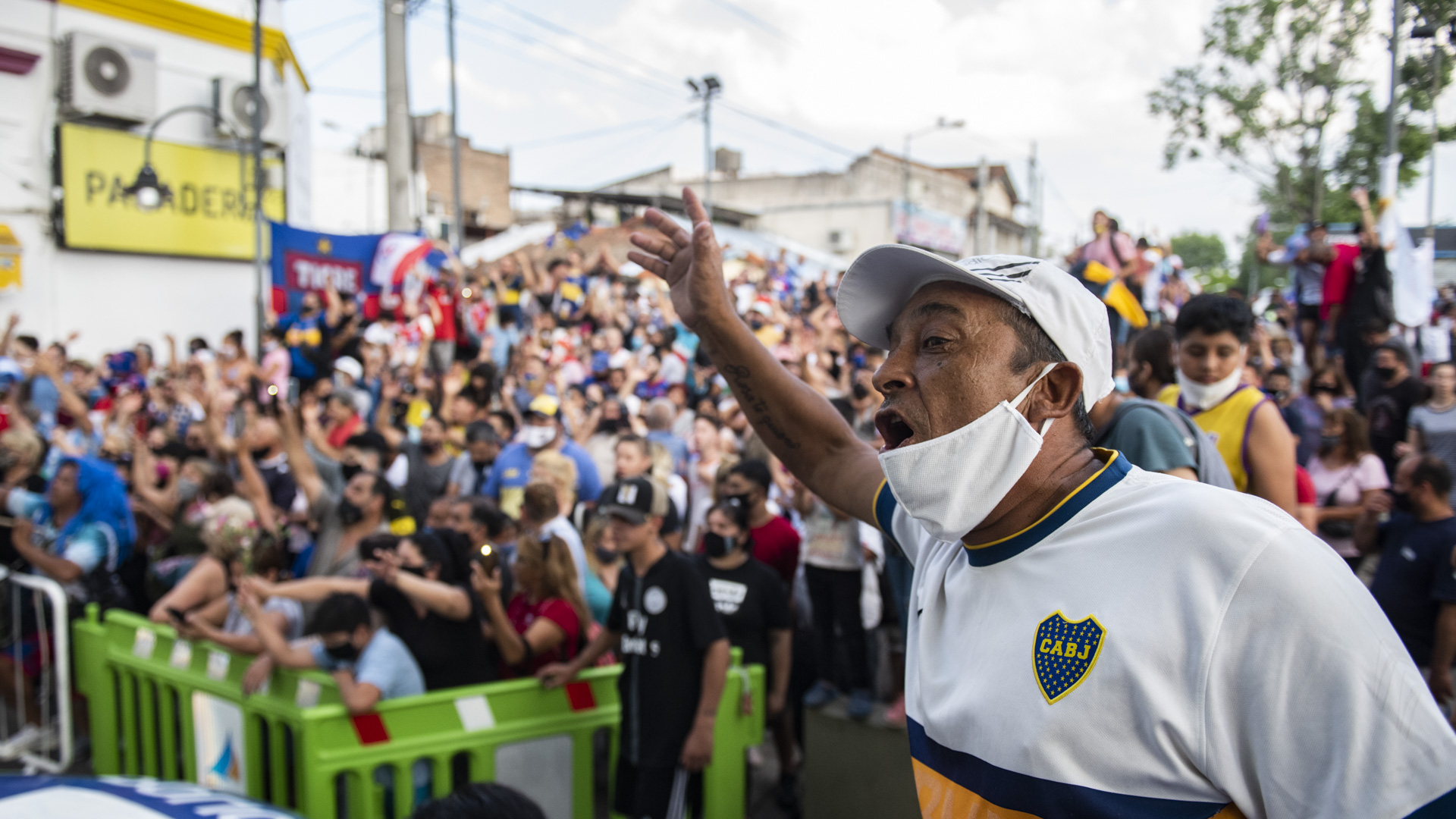 En la morgue se generó una verdadera tribuna popular (Adrian Escandar)