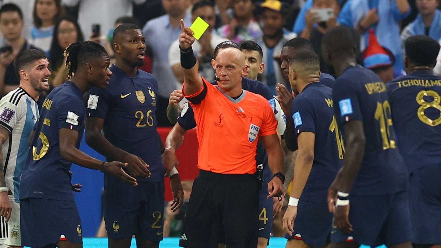 Experiencia, autoridad y el antecedente de la final de Qatar 2022: qui&eacute;n es el &aacute;rbitro que dirigir&aacute; a la selecci&oacute;n argentina en el debut