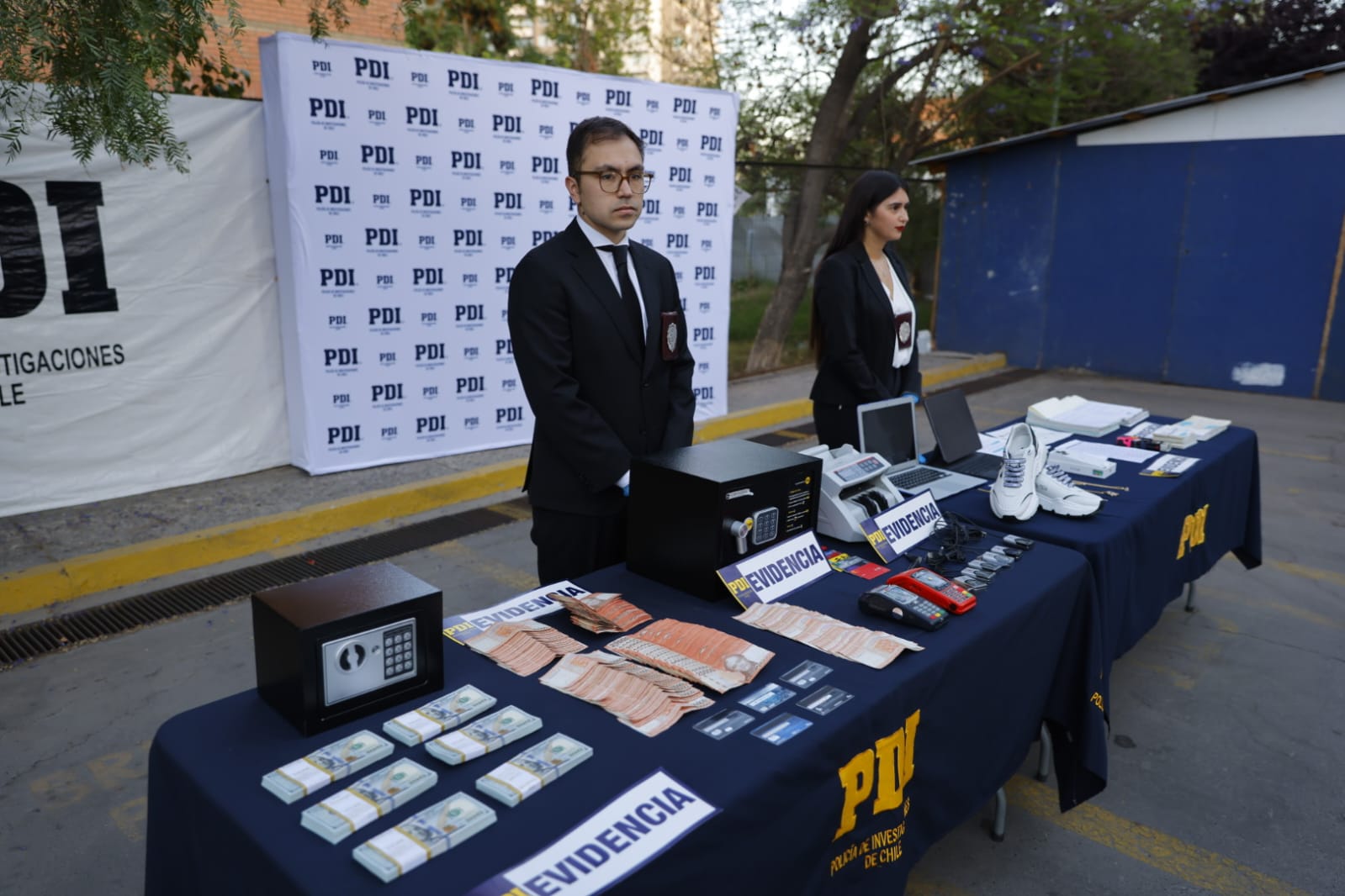 Evidencia presentada contra médicos colombianos falsificadores en Chile. Fotos: Policía de Investigaciones de Chile