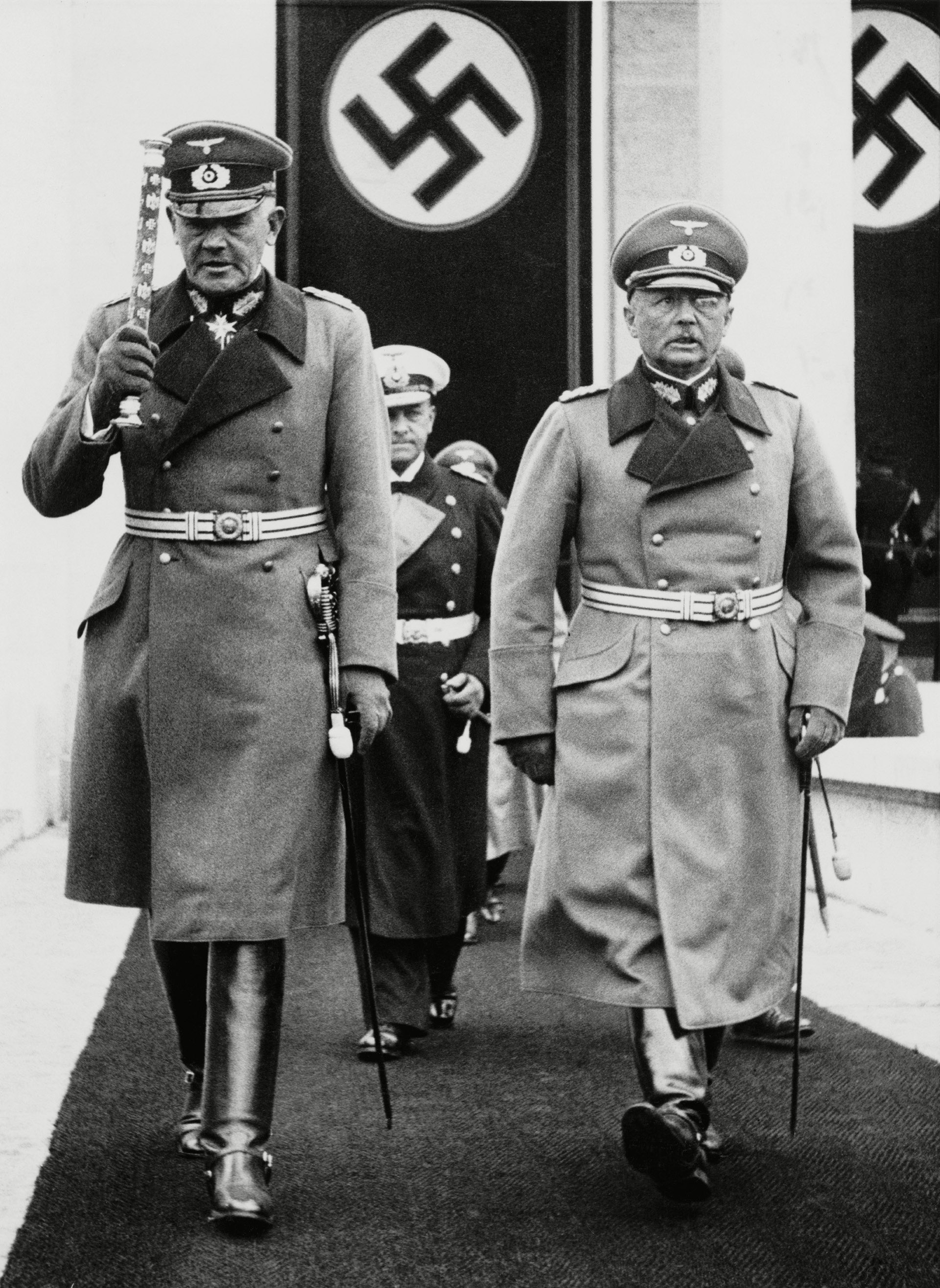 Comandantes nazis: el general Von Blomberg, el almirante Erich Raeder (detrás) y el barón Werner von Fritsch  Photo by Everett/Shutterstock 