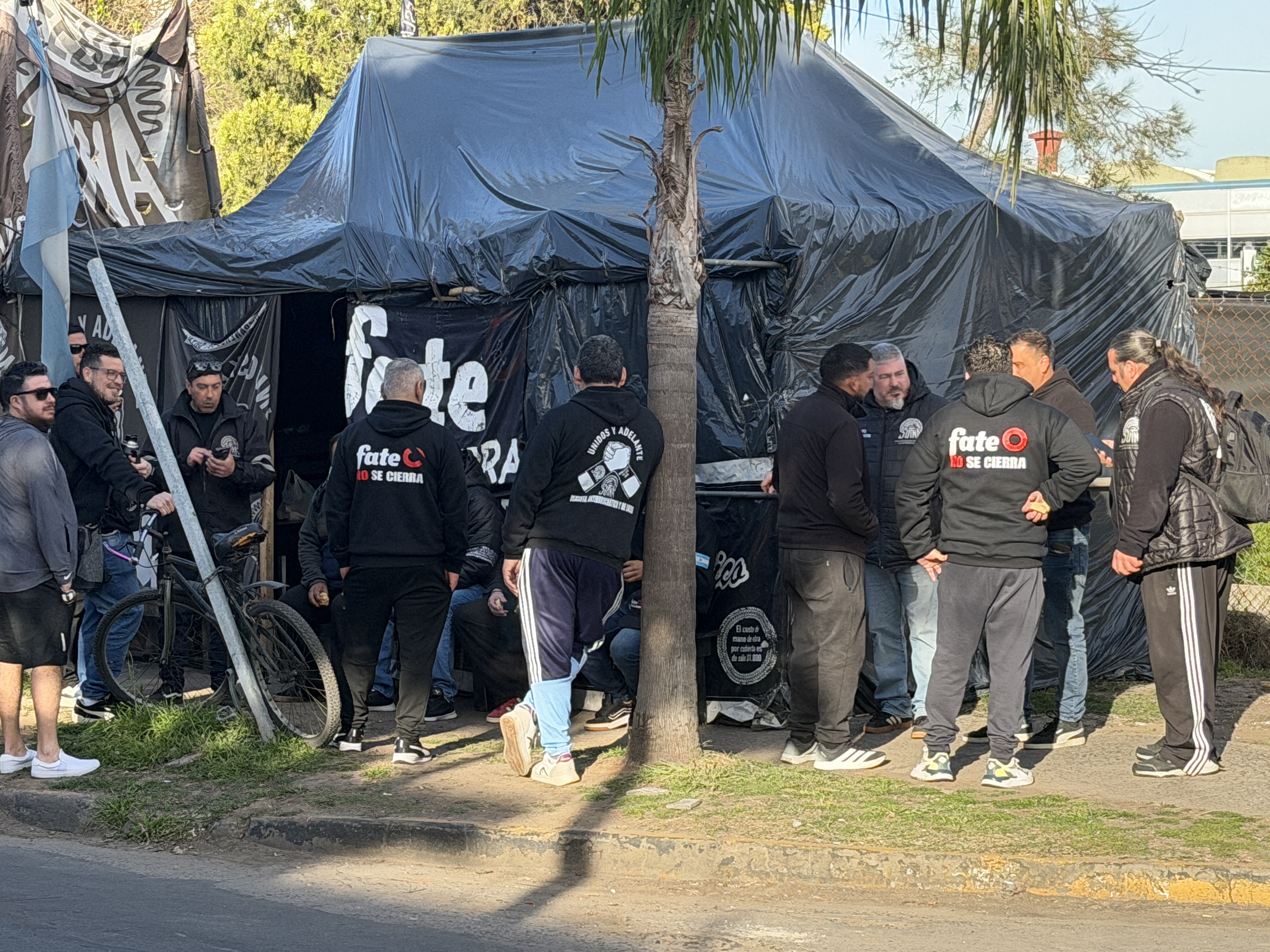 La Justicia orden&oacute; desalojar el predio de Fate ocupado por los trabajadores y devolverlo a la empresa