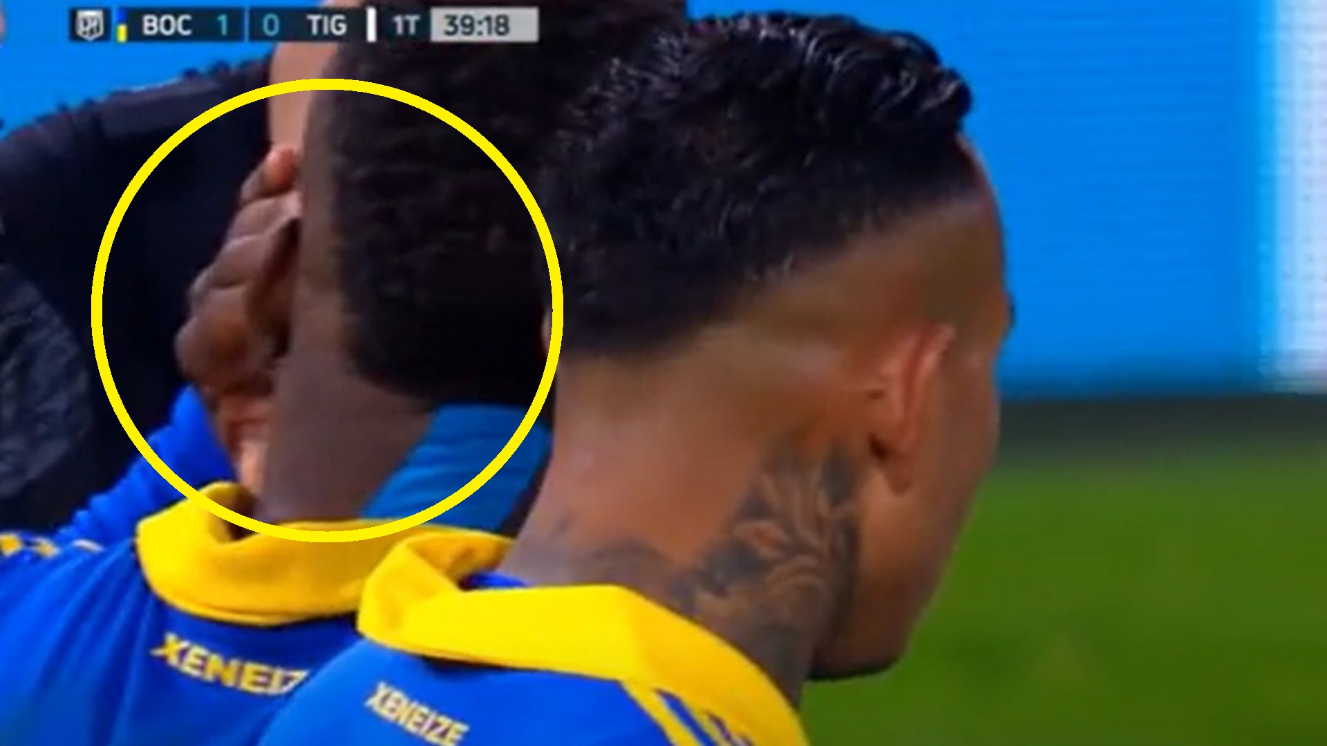 Luis Advíncula se llevó tremendo susto en Boca Juniors: árbitro le pitó en el oído y así reaccionó el peruano