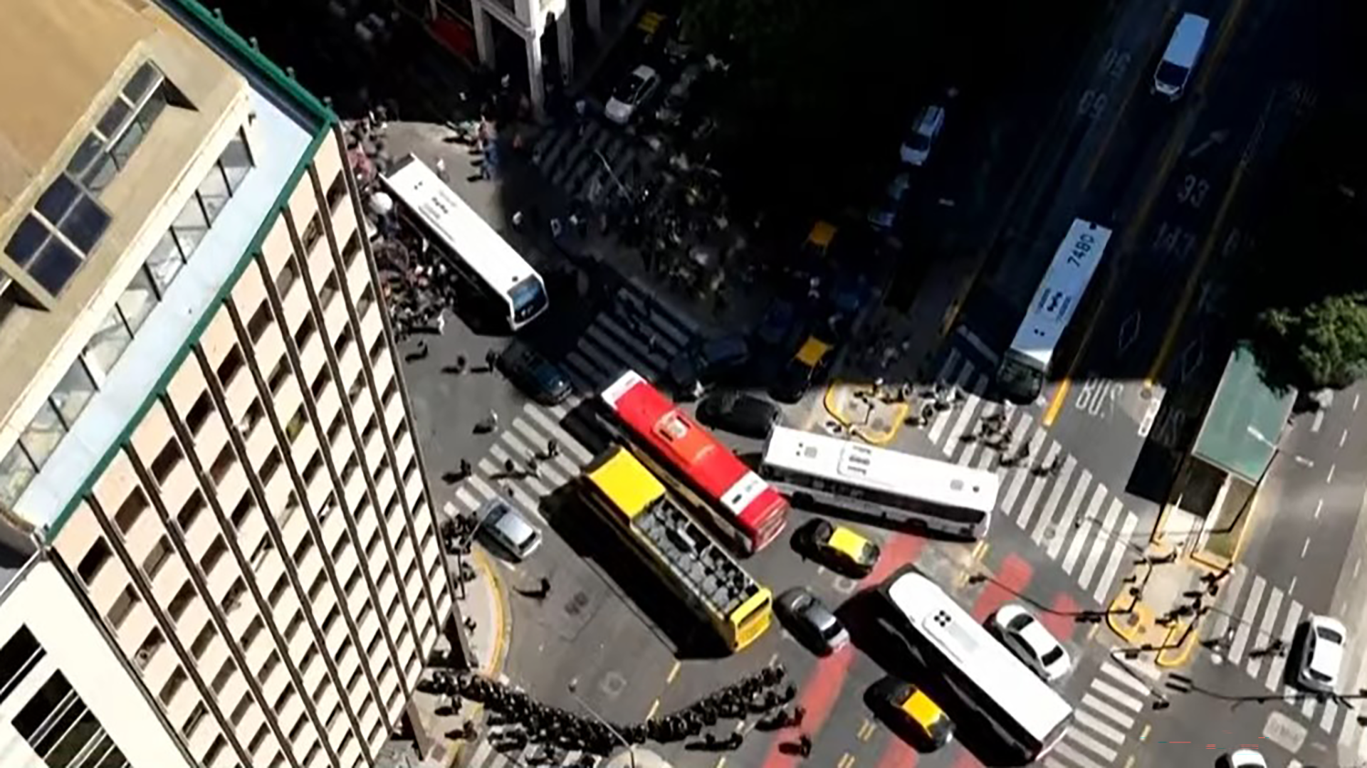 Boca Juniors buscará volver al triunfo en su visita a Lanús por el Torneo Apertura: hora, TV y formaciones