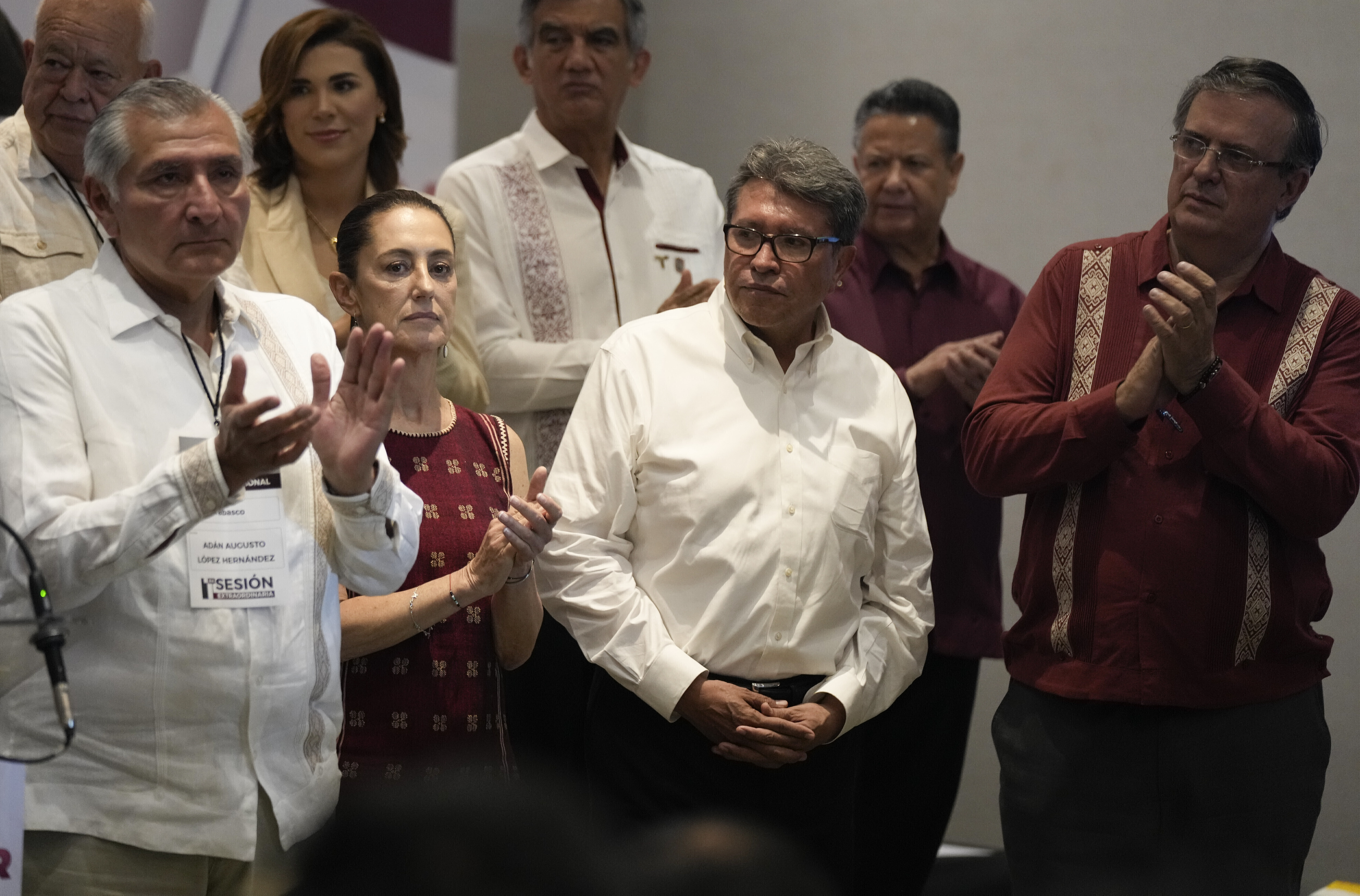 La Jefa de Gobierno lució incómoda en al menos un par de ocasiones durante la celebración del Consejo Nacional de Morena. (AP Foto/Fernando Llano)
