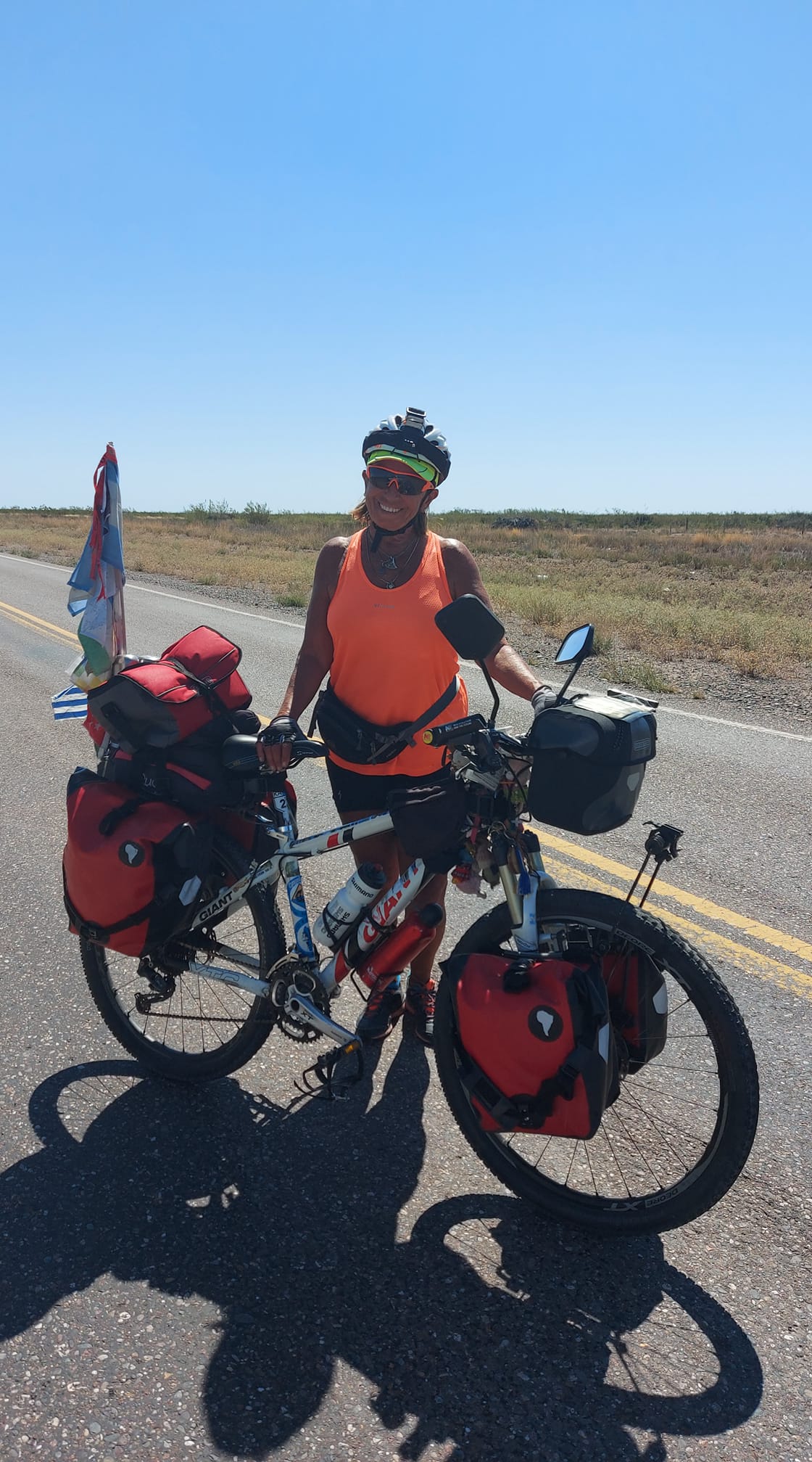 Otro de sus proyectos es hacer alguno de sus viajes como una cruzada solidaria: "Me gusta ayudar, así que es una de los cosas que tengo en mente y ya le iré dando forma"