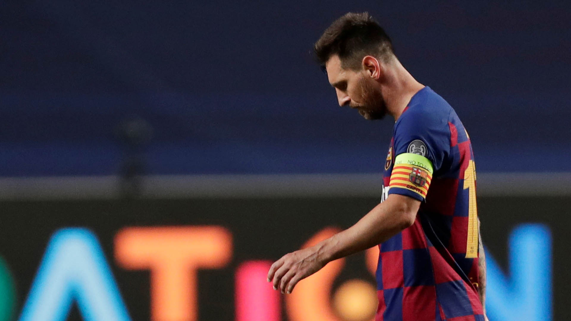 El dolor de Messi tras la apabullante derrota ante el Bayern de Múnich. Últimas imágenes suyas en el blaugrana (Manu Fernandez/ Pool vía Reuters)