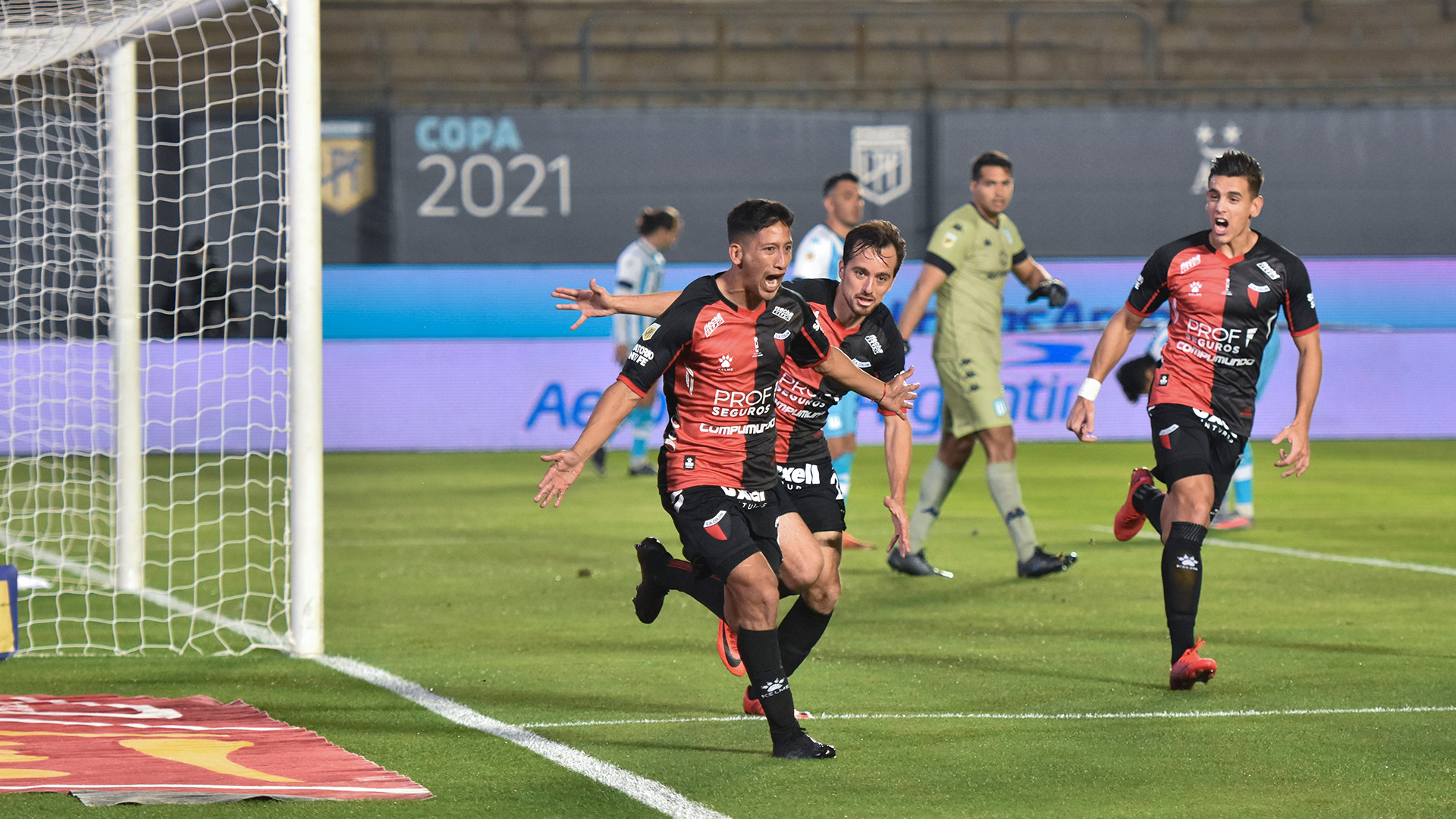 Rodrigo Aliendro marcó el primer gol del partido para Colón (Télam)