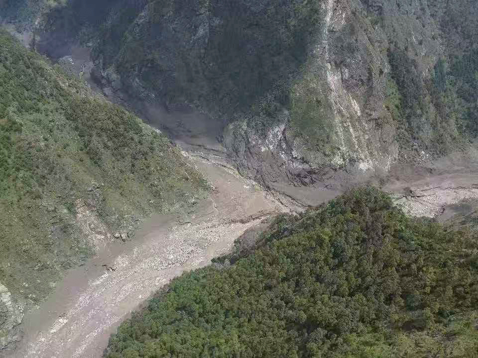 Qu&eacute; es un GLOF, el "tsunami desde el cielo" provocado por el desprendimiento de un glaciar en Nepal y el T&iacute;bet