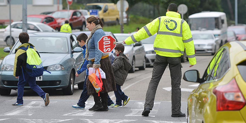 Hoy las autoridades de Pontevedra estudian reducir la velocidad máxima de circulación a 10 kilómetros por hora en algunas zonas, como las que rodean las escuelas (Concello de Pontevedra)