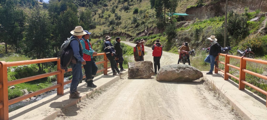 Paro en el Cusco continúa pese a diálogo con el primer ministro, Aníbal Torres y otros funcionarios del gobierno.